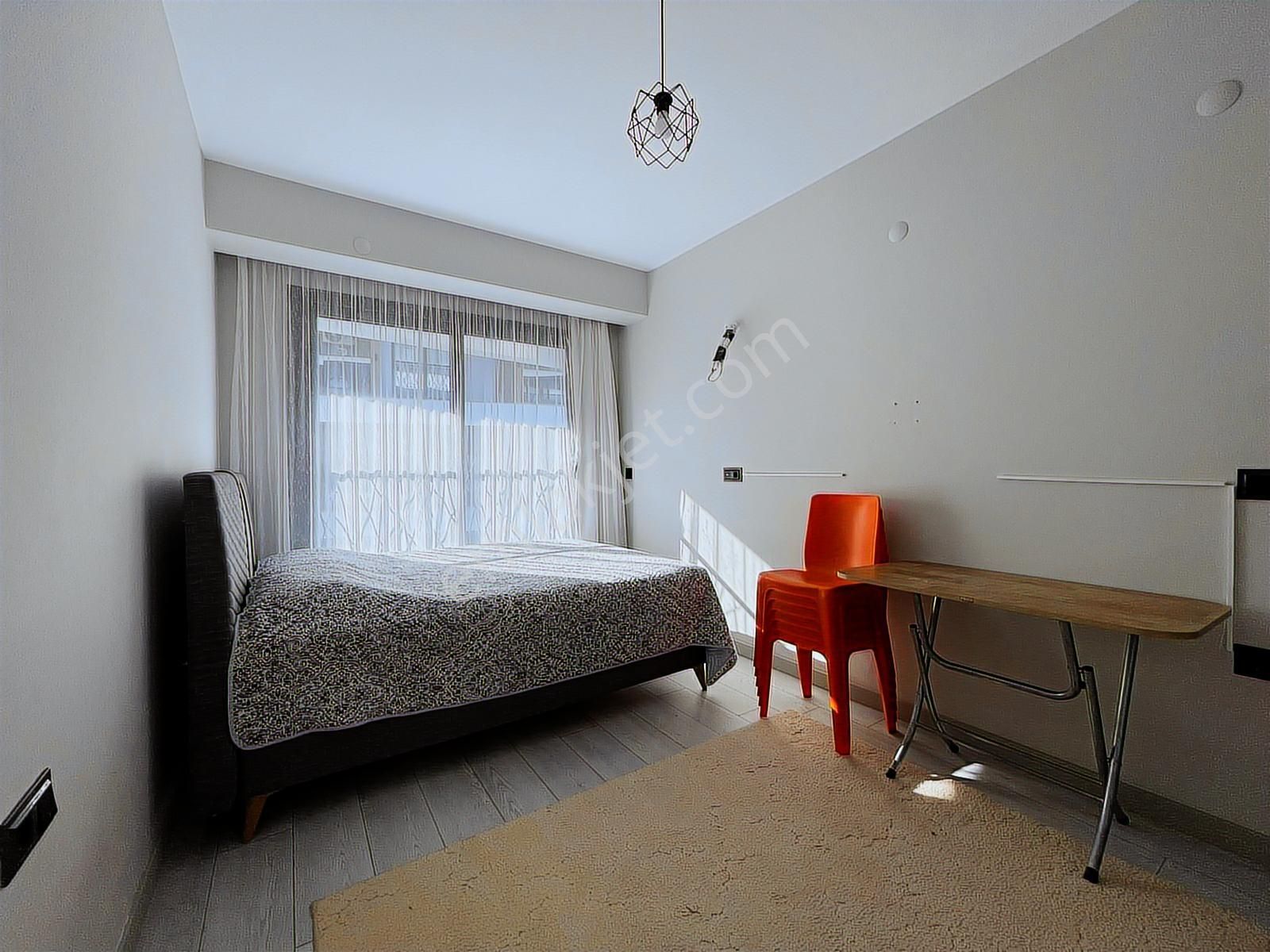 Kuşadası Merkezde Full Eşyalı Satılık 1+1 Yatırımlık Daire! - Görsel 5