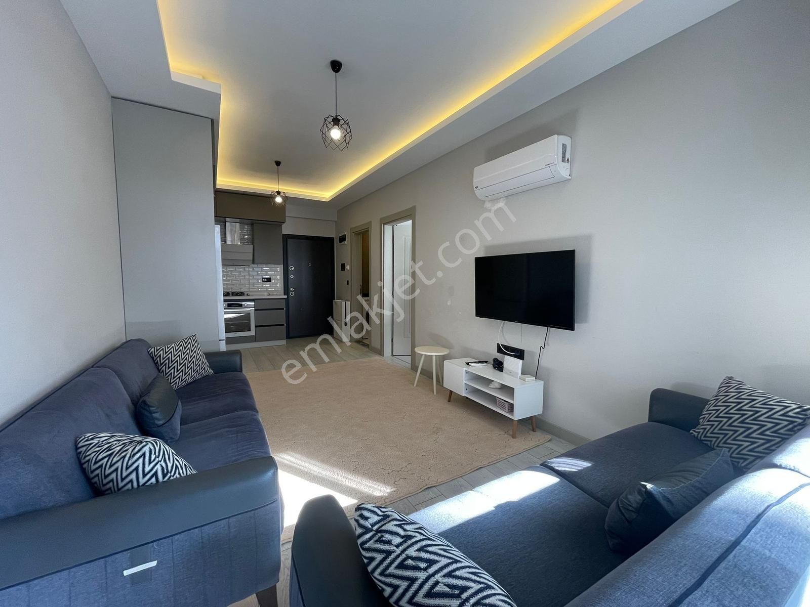 Kuşadası Merkezde Full Eşyalı Satılık 1+1 Yatırımlık Daire! - Görsel 4