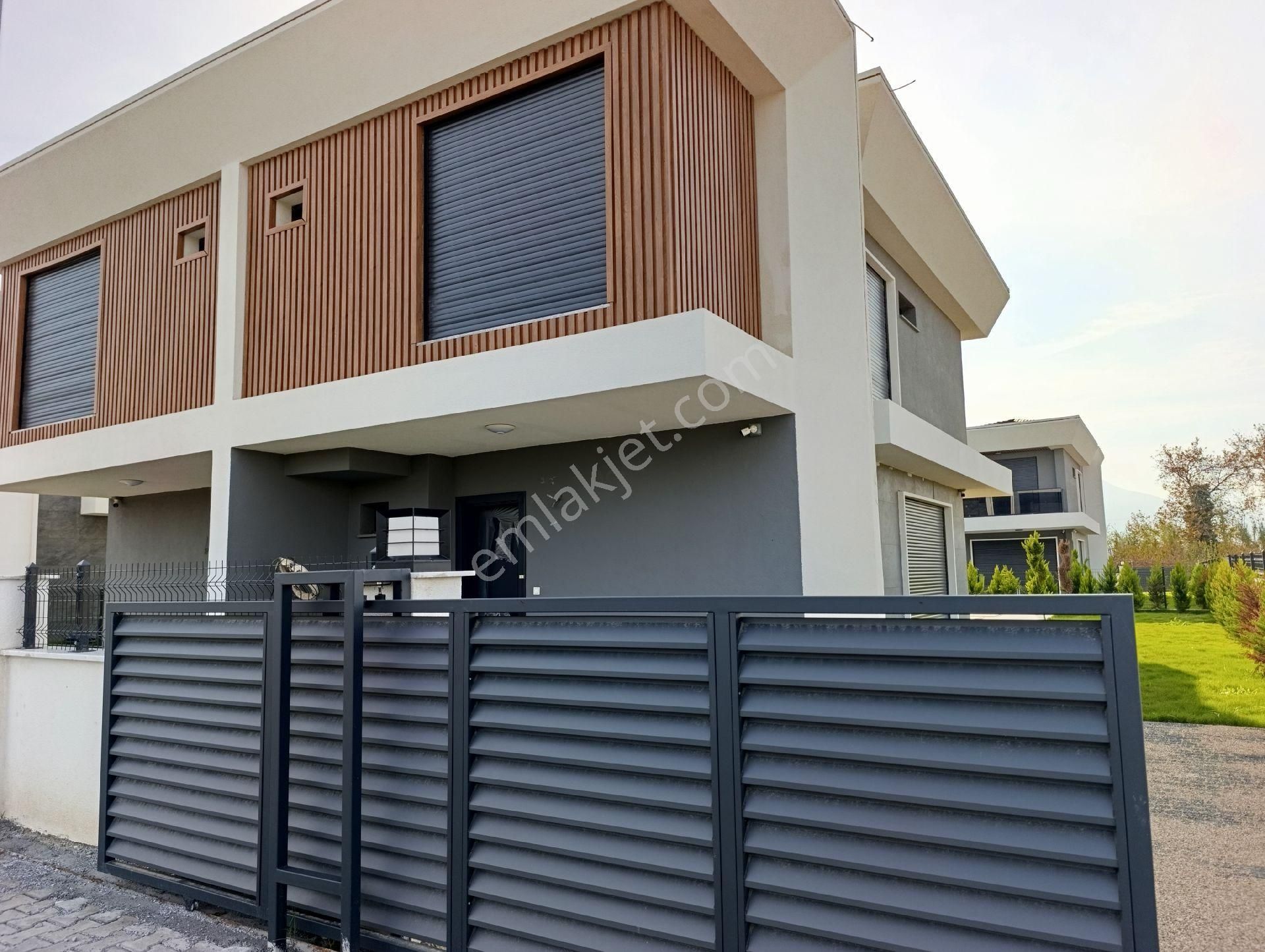 Kuşadası Davutlar'da Müstakil Havuzlu Yeni Projede 3+1 Satılık Villa - Görsel 33