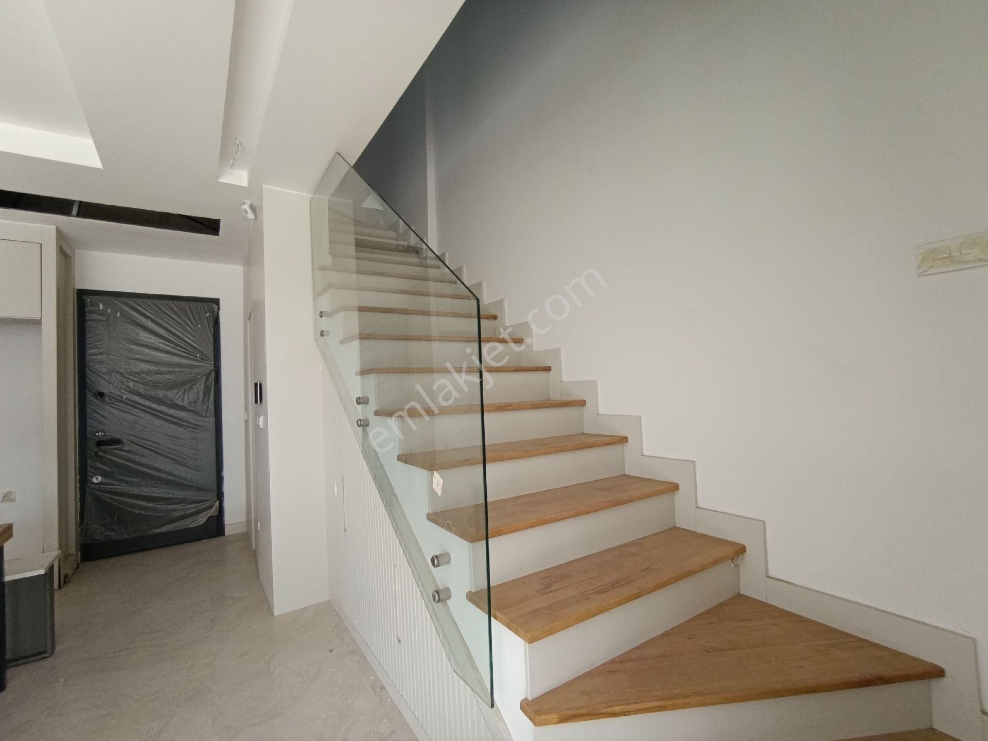 Kuşadası Davutlar'da Müstakil Havuzlu Yeni Projede 3+1 Satılık Villa - Görsel 15