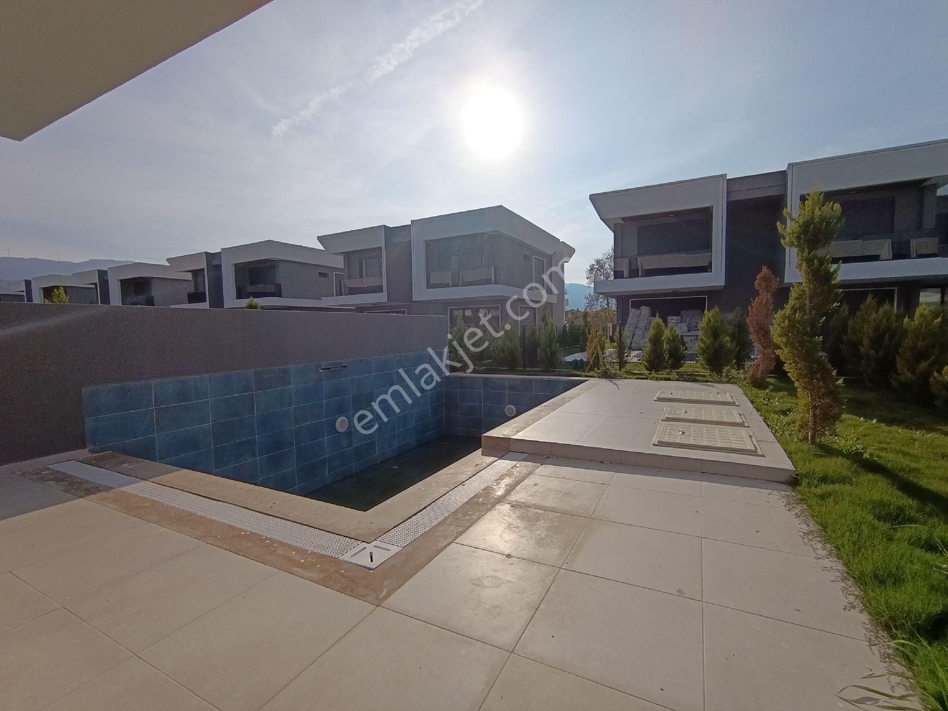 Kuşadası Davutlar'da Müstakil Havuzlu Yeni Projede 3+1 Satılık Villa - Görsel 8