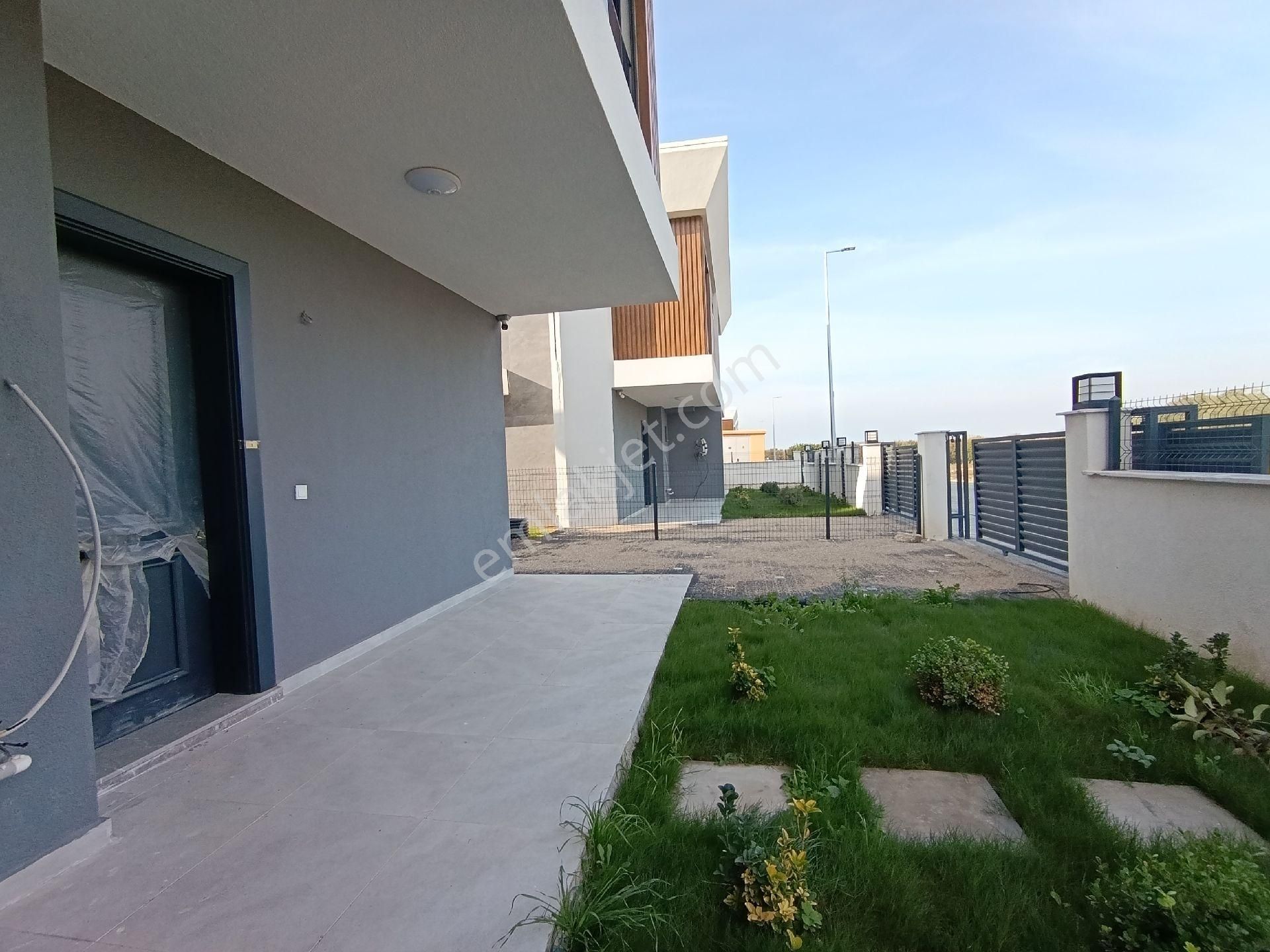 Kuşadası Davutlar'da Müstakil Havuzlu Yeni Projede 3+1 Satılık Villa - Görsel 32