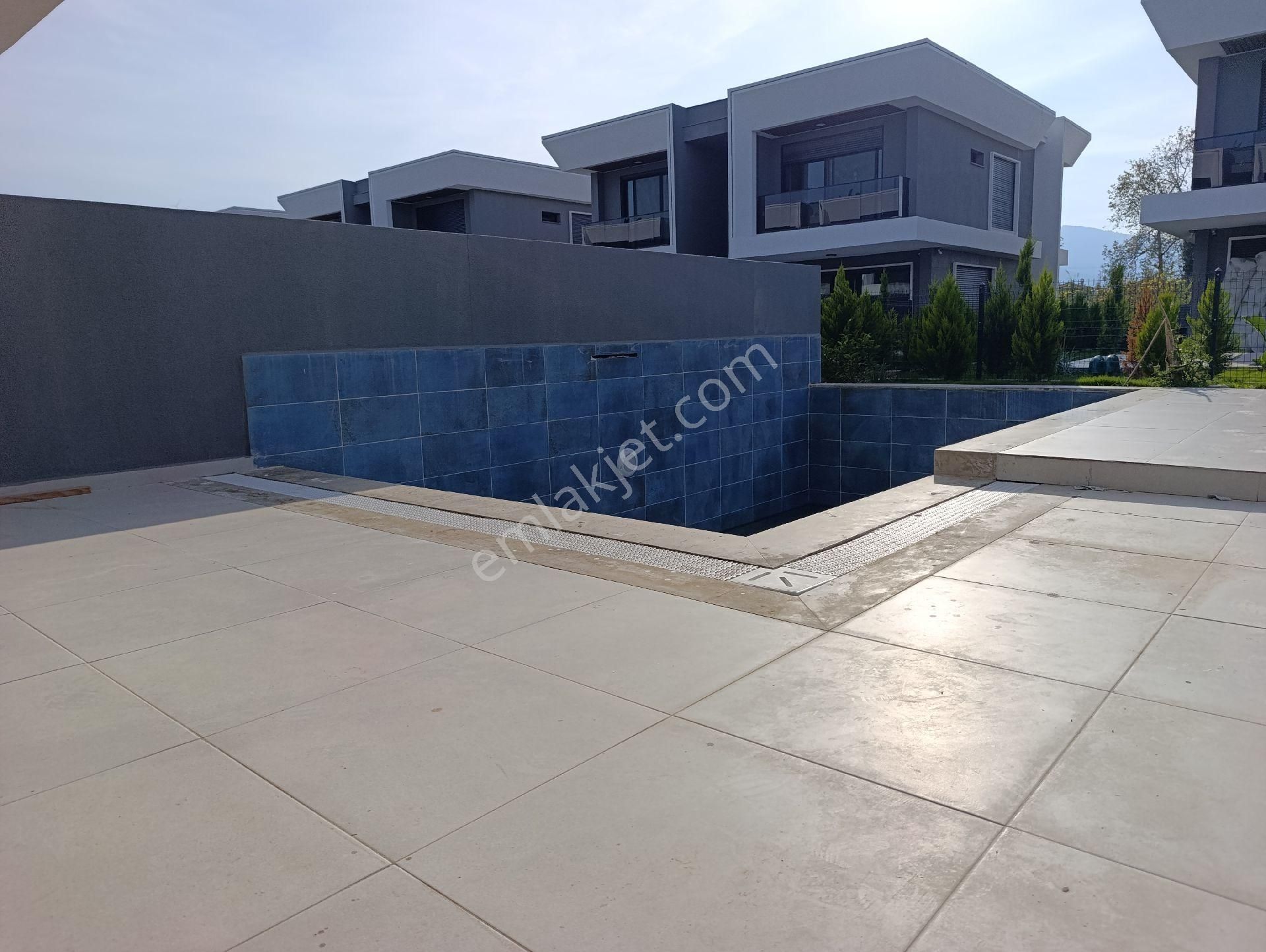 Kuşadası Davutlar'da Müstakil Havuzlu Yeni Projede 3+1 Satılık Villa - Görsel 34