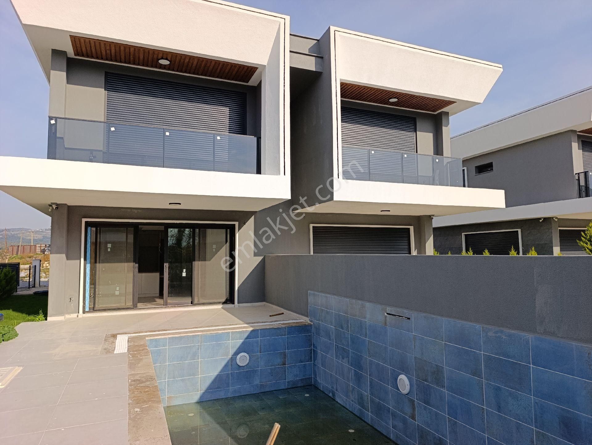 Kuşadası Davutlar'da Müstakil Havuzlu Yeni Projede 3+1 Satılık Villa - Görsel 4