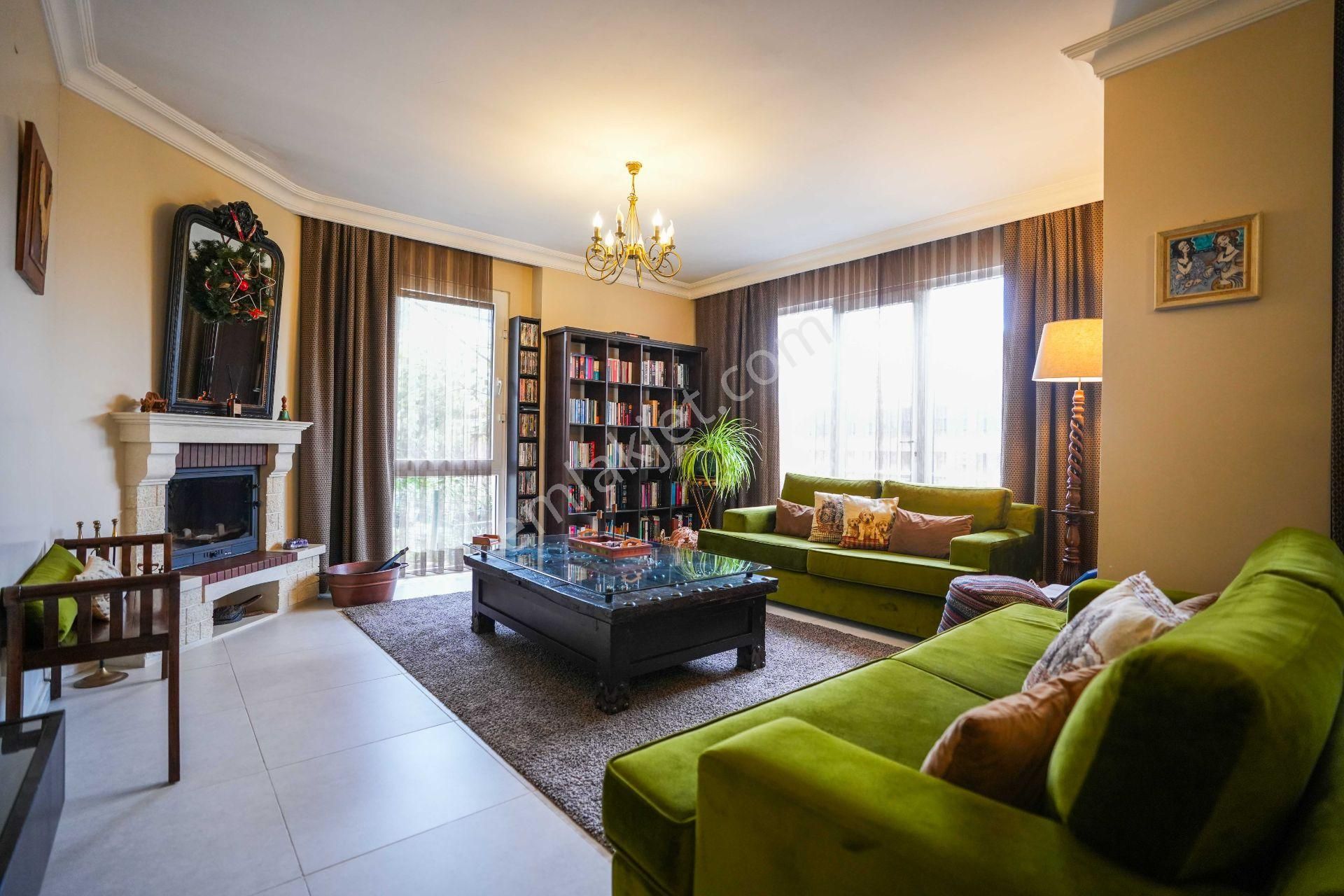 Yakacık'ta Butik Site İçerisinde 5+2 Muhteşem Satılık Villa - Görsel 2