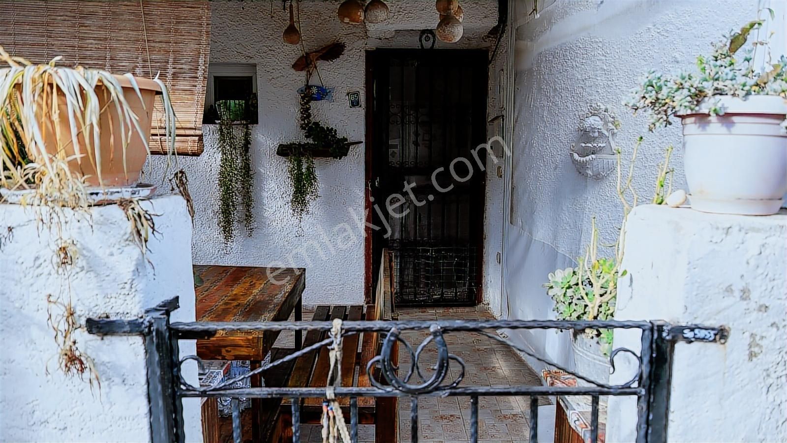 S-a-k-a-l-l-ı-dan Turgutreis Denize Sıfır Sitede Satılık Dubleks - Görsel 12