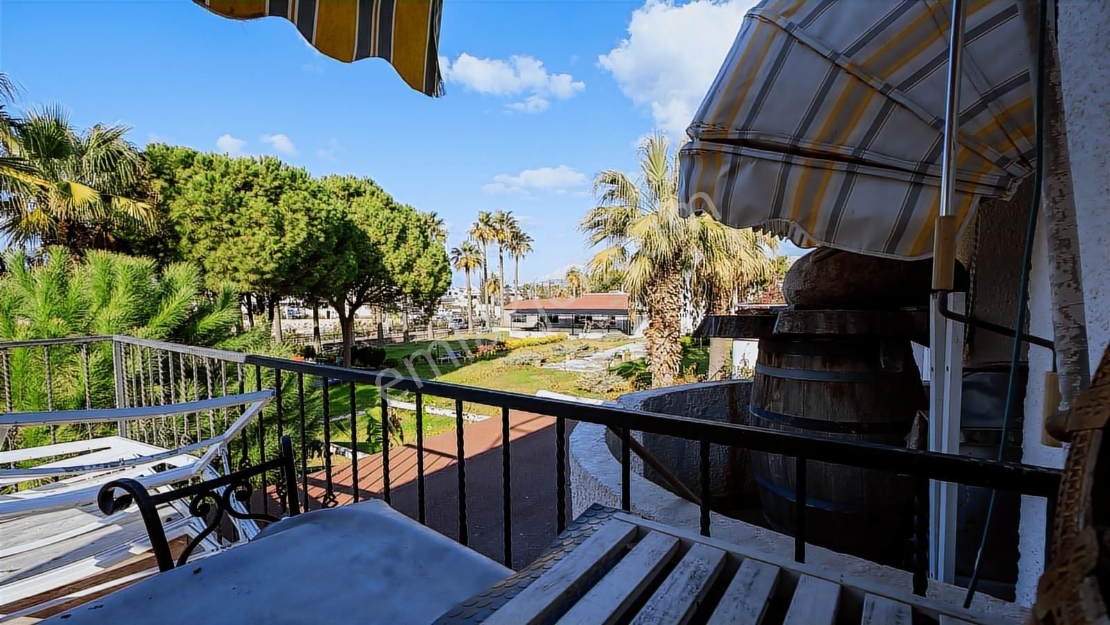 S-a-k-a-l-l-ı-dan Turgutreis Denize Sıfır Sitede Satılık Dubleks - Görsel 14