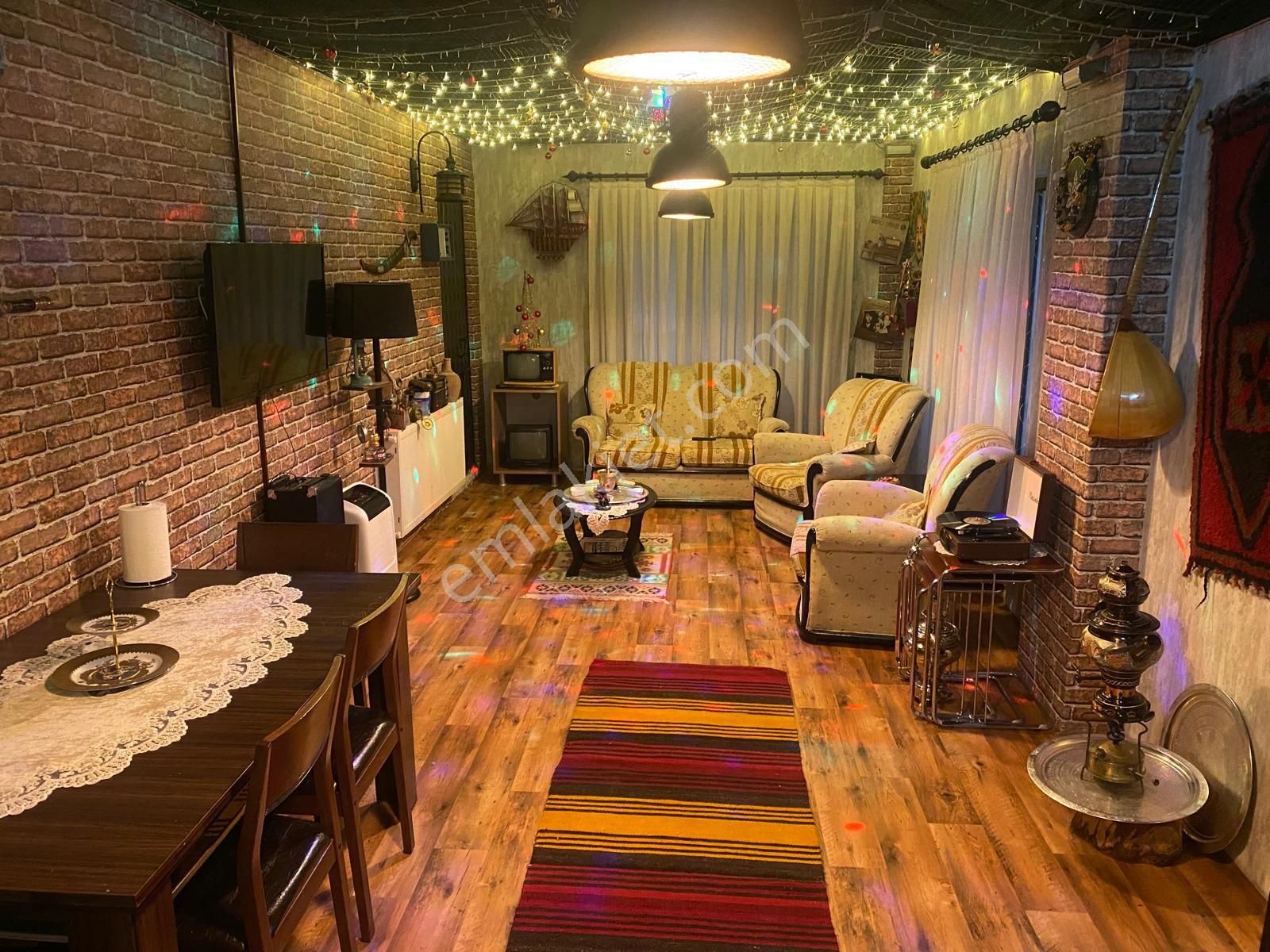 Tugayda 4 Katlı Acil Satılık Villa - Görsel 2