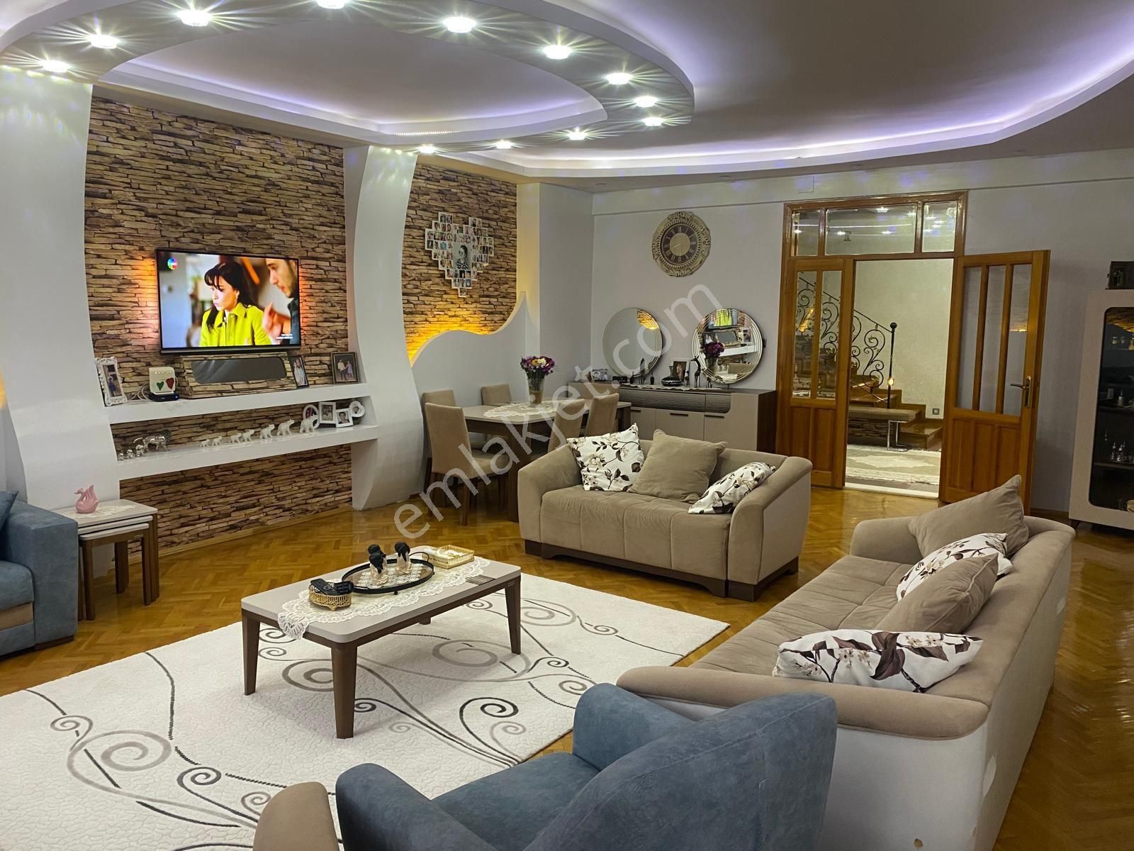 Tugayda 4 Katlı Acil Satılık Villa