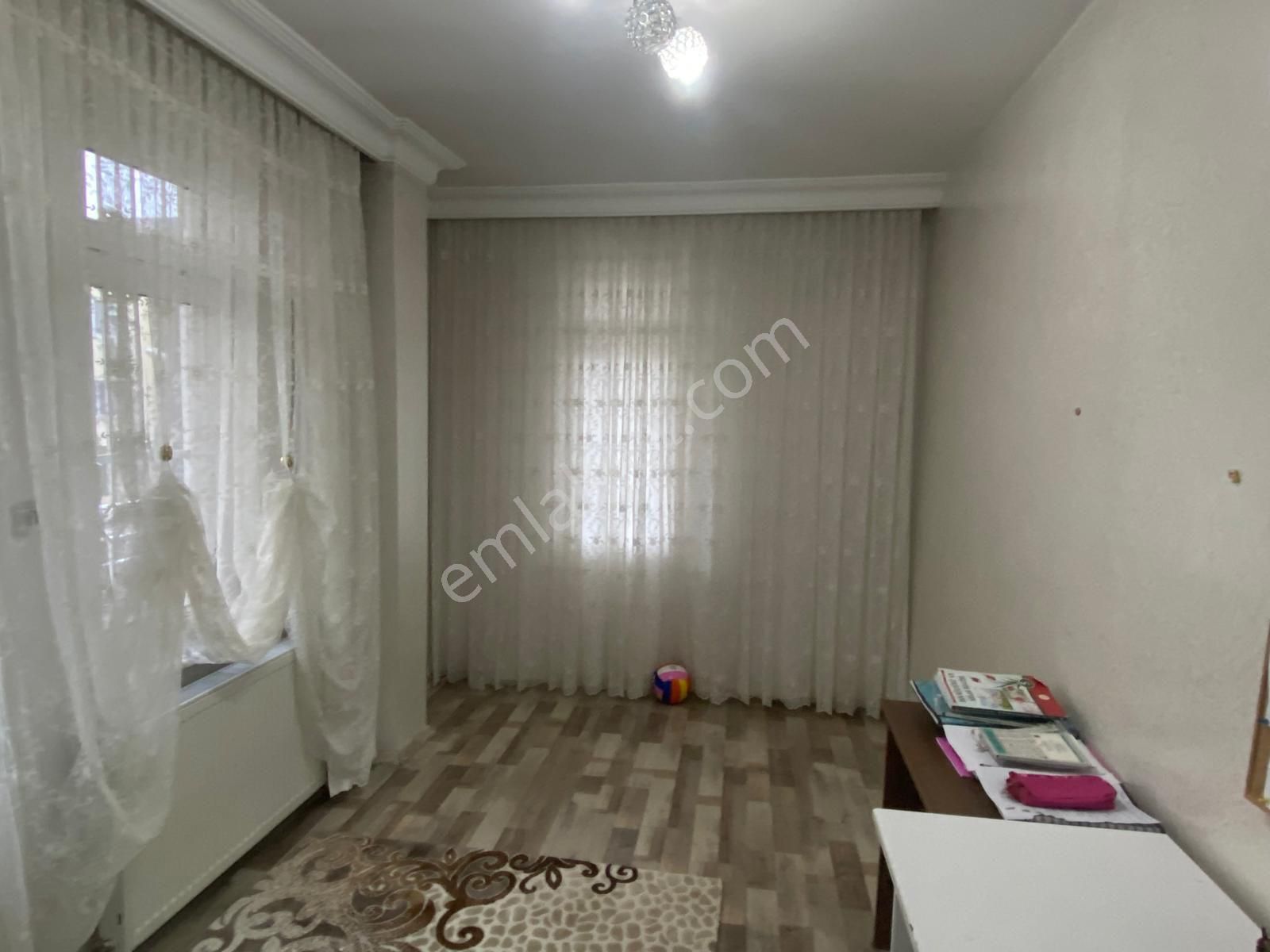 Tugayda 4 Katlı Acil Satılık Villa - Görsel 8