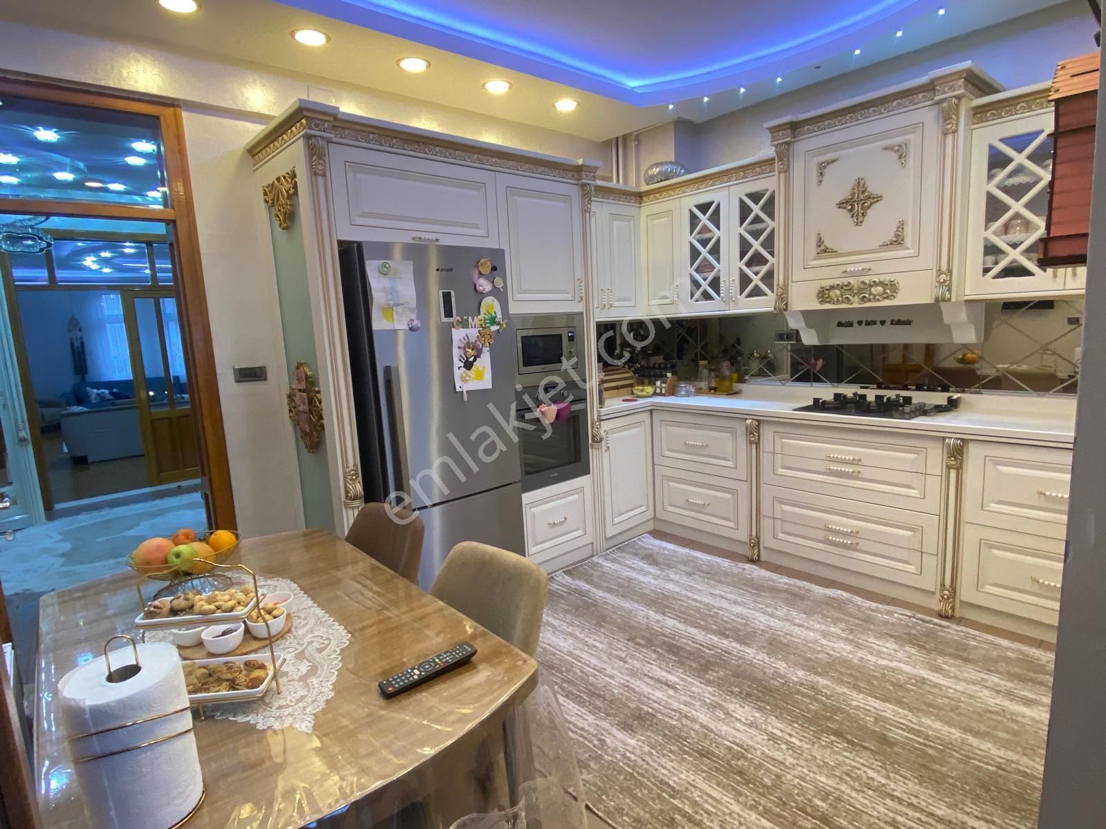 Tugayda 4 Katlı Acil Satılık Villa - Görsel 18