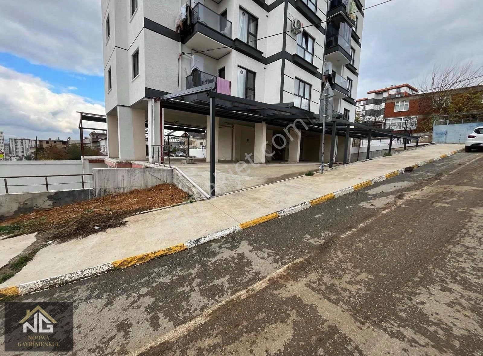 Pendik Ahmet Yesevide Okul Ve Site Yanı 400 M2 Kiralık Dükkan