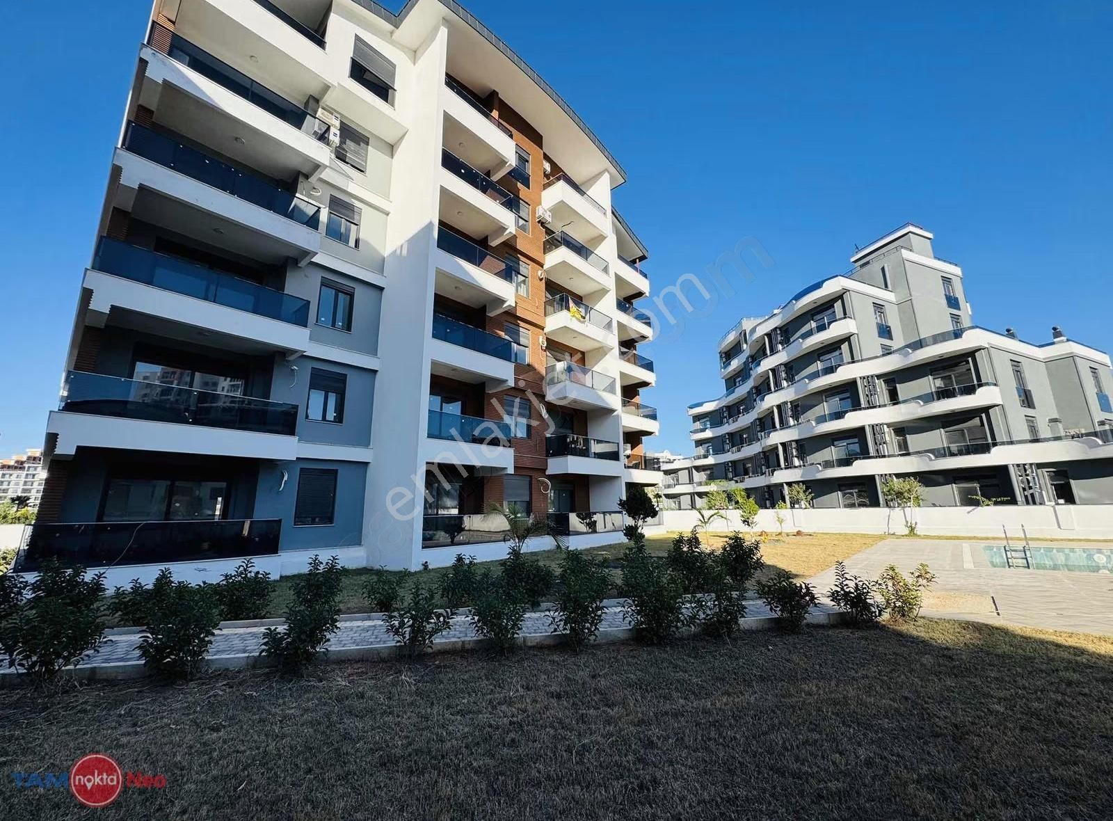 Altıntaş'ta Geniş Site İçi 1+1