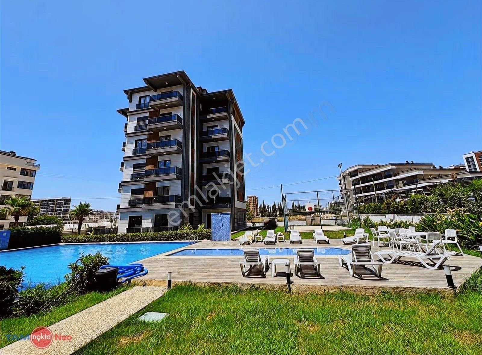 Altıntaş'ta Havuzlu,spor Alanlı,iskanlı Arakat 1+1