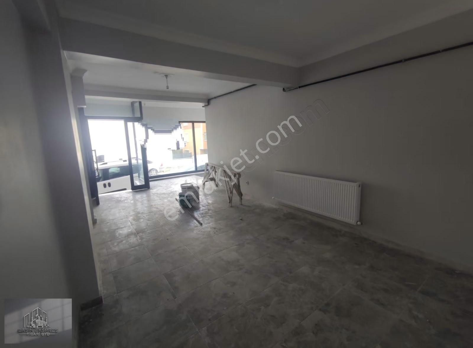 Sulyapıdan Kirazlıda Fırsat 0 90 M2 Depolu Dükkan - Görsel 3