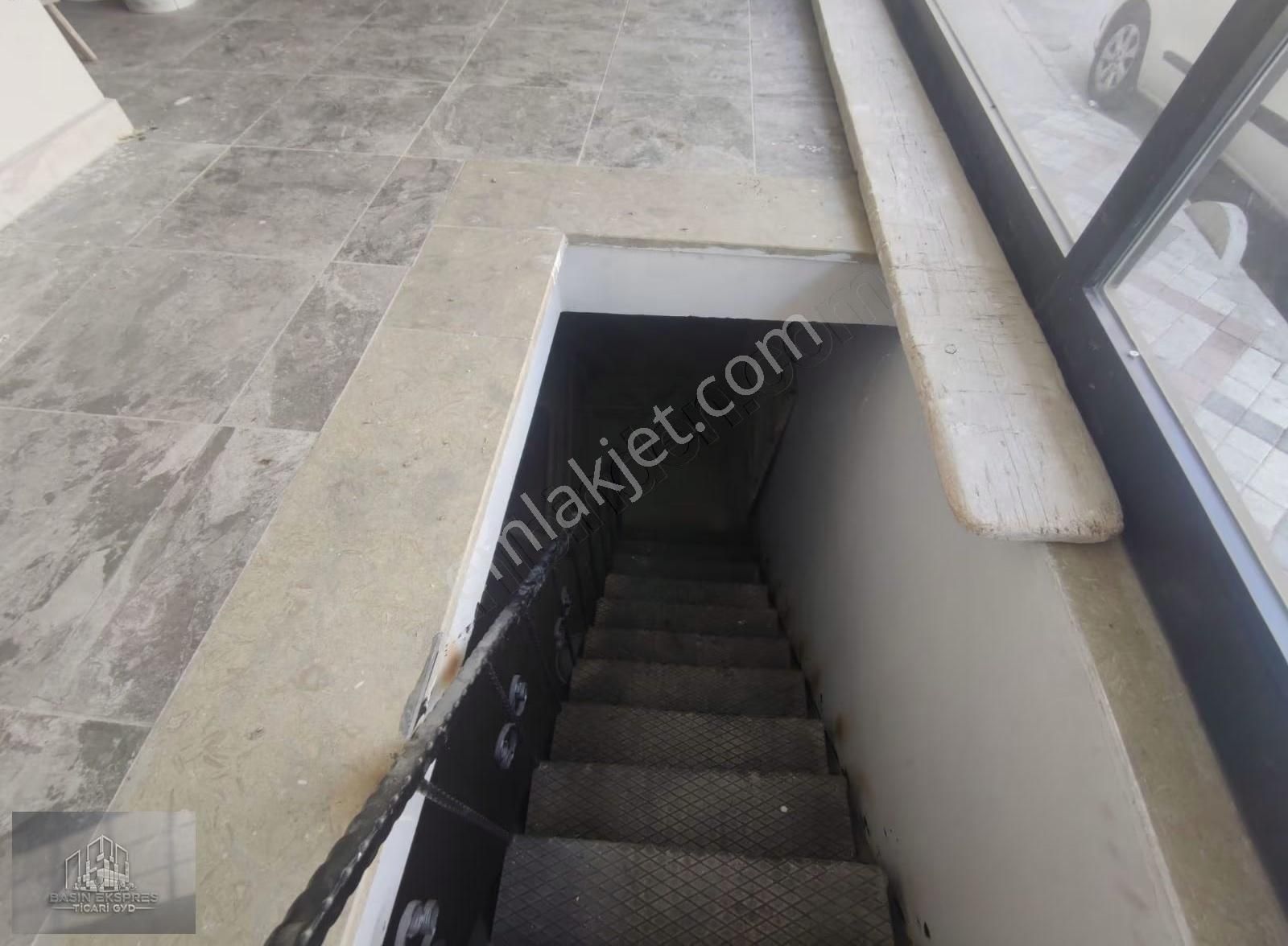 Sulyapıdan Kirazlıda Fırsat 0 90 M2 Depolu Dükkan - Görsel 24