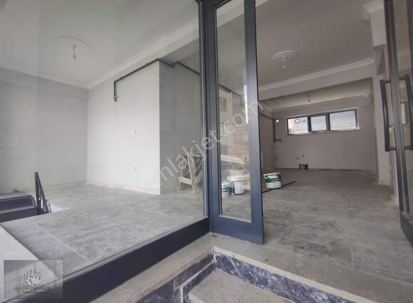 Sulyapıdan Kirazlıda Fırsat 0 90 M2 Depolu Dükkan - Görsel 11