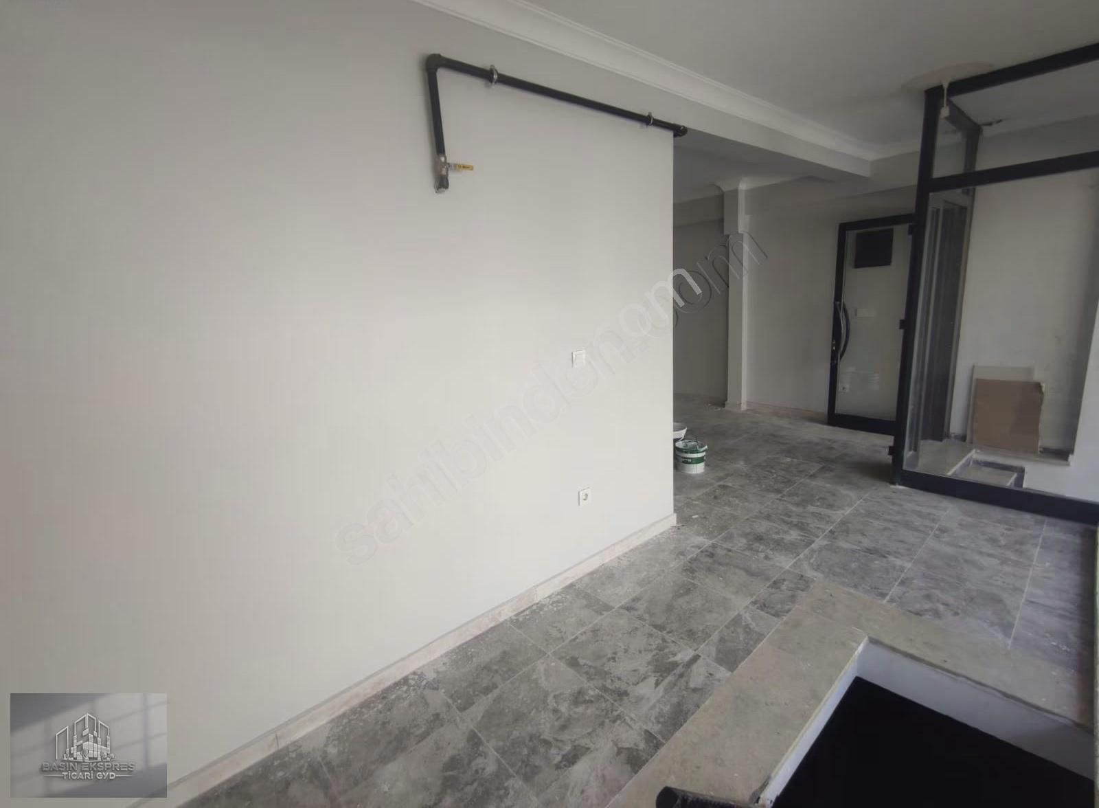 Sulyapıdan Kirazlıda Fırsat 0 90 M2 Depolu Dükkan - Görsel 2