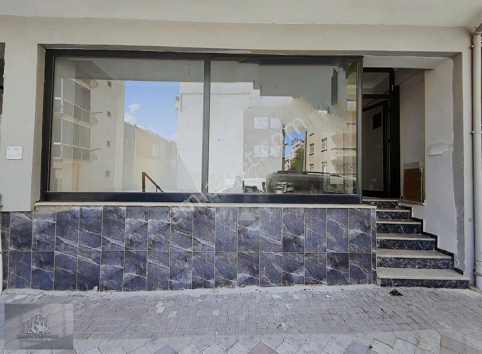 Sulyapıdan Kirazlıda Fırsat 0 90 M2 Depolu Dükkan