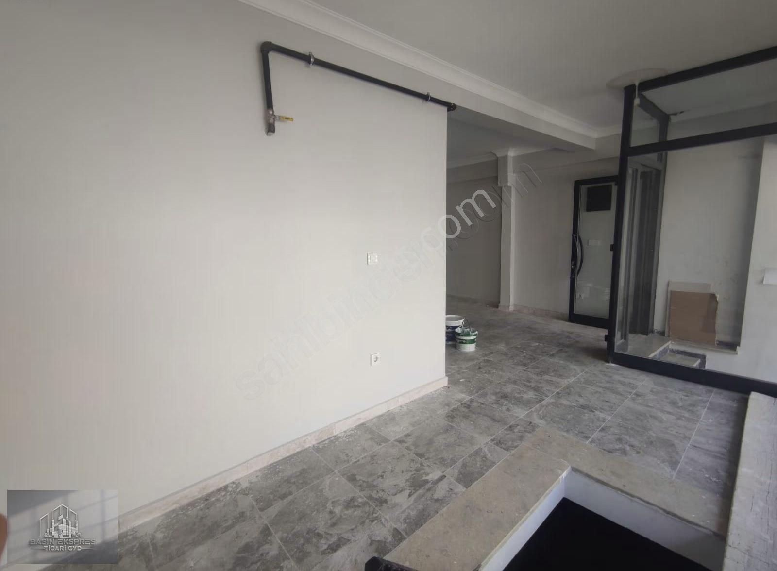 Sulyapıdan Kirazlıda Fırsat 0 90 M2 Depolu Dükkan - Görsel 12