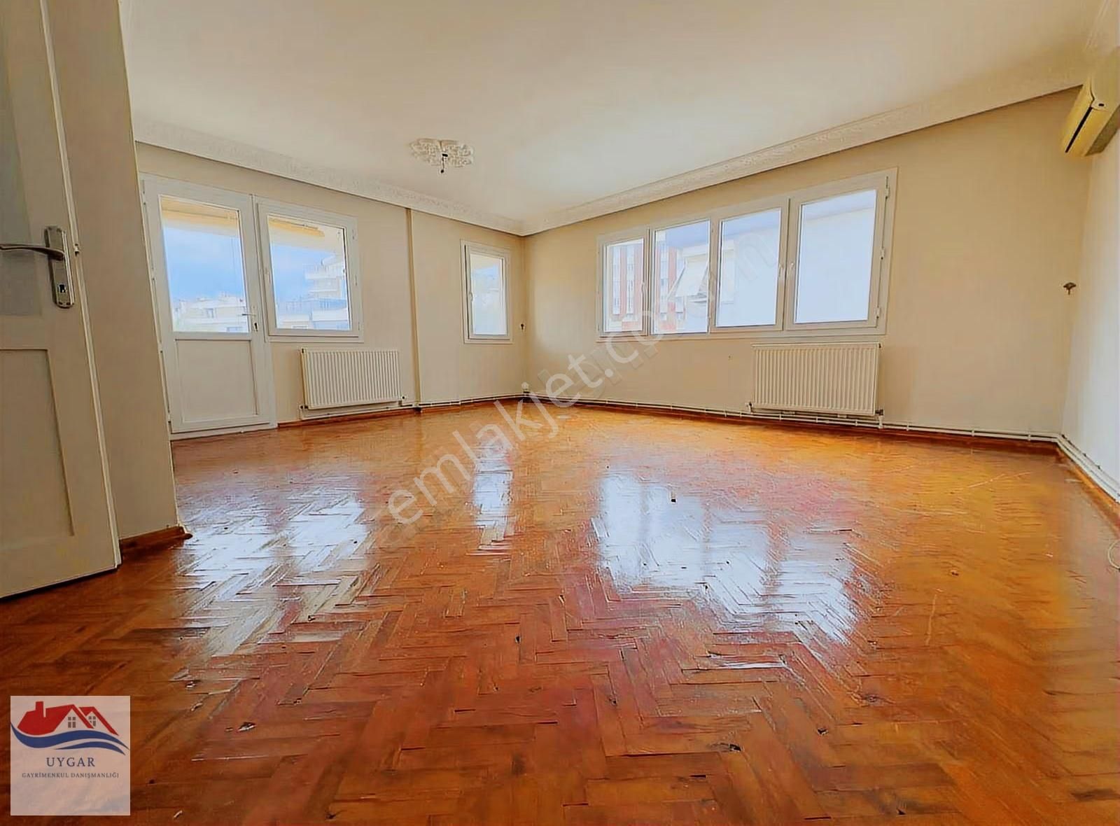 Karşıyaka Bahçelievler De Satılık 3+1 Daire