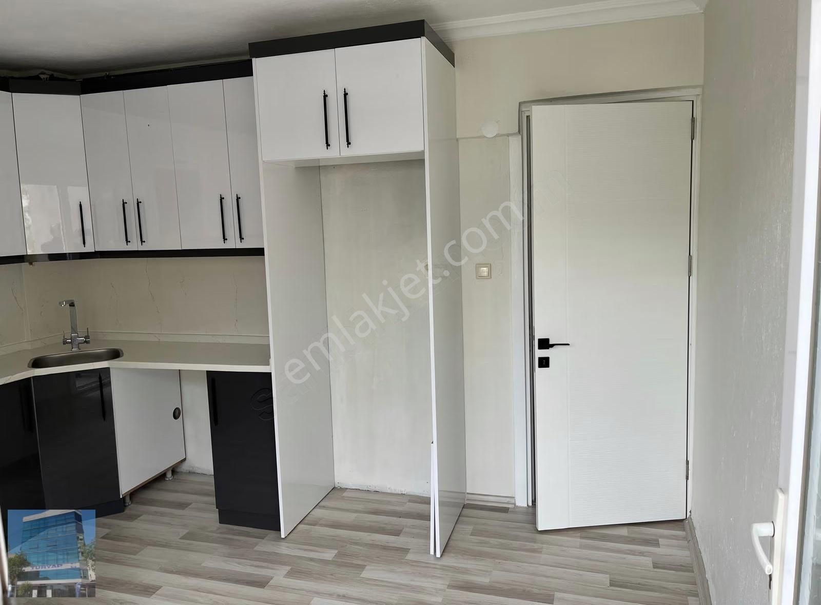 Mevlana Mah Şehit Erol Olçok Aihl Karşısında Kiralık 2+1 Daire - Görsel 11