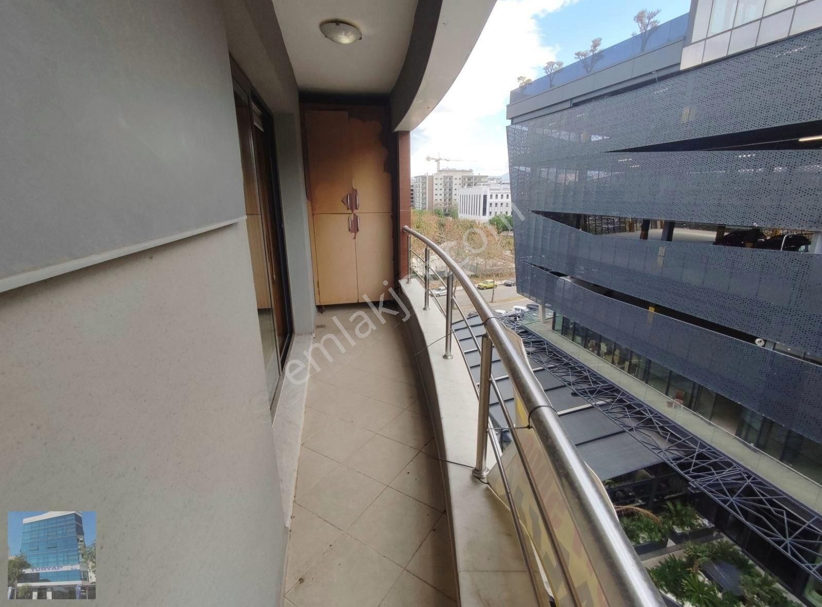 Bayraklı Adliye Yakınında Çolakoğlu Plaza'da 2+1 Kiralık Ofis - Görsel 13