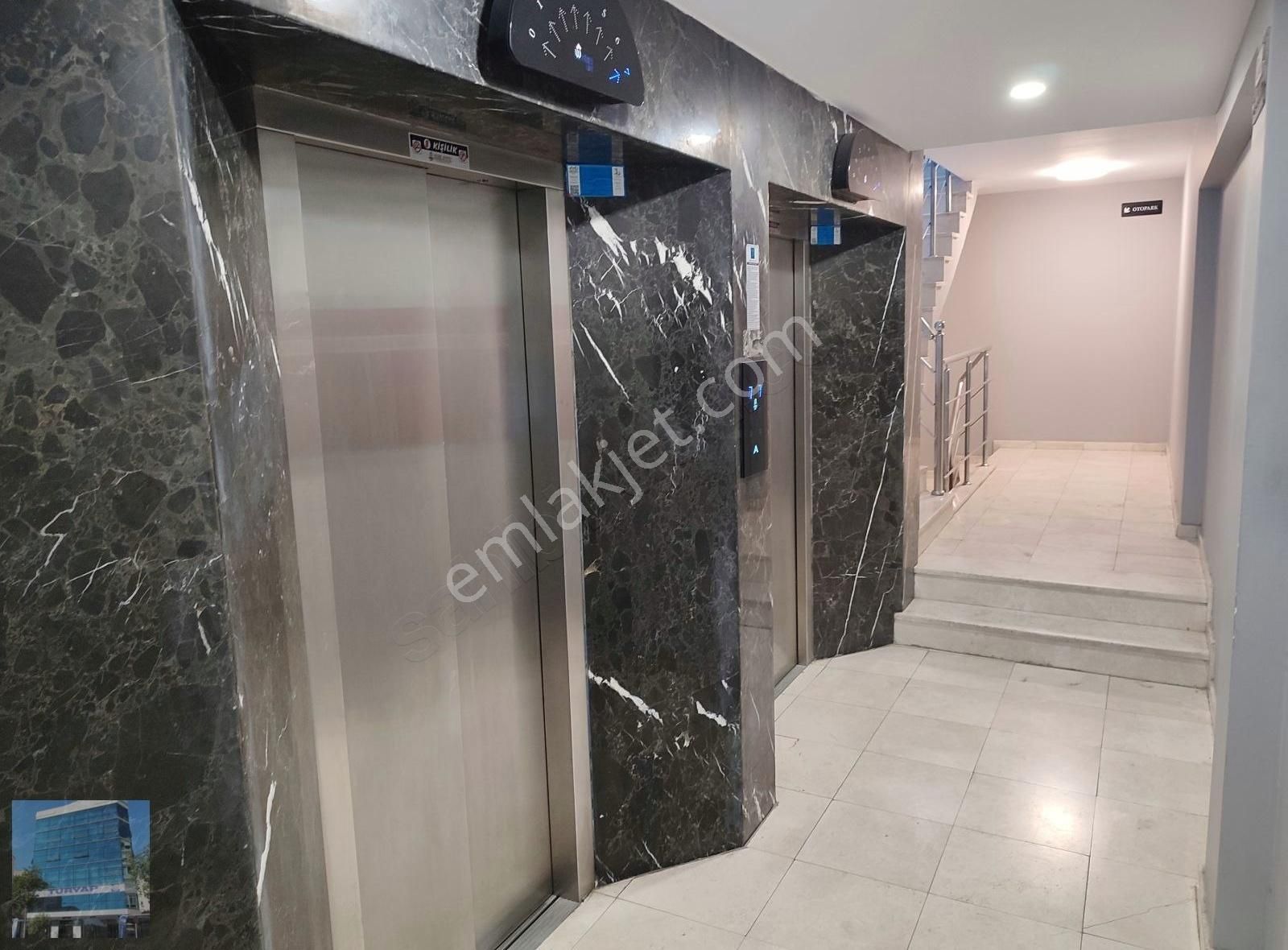 Bayraklı Adliye Yakınında Çolakoğlu Plaza'da 2+1 Kiralık Ofis - Görsel 17