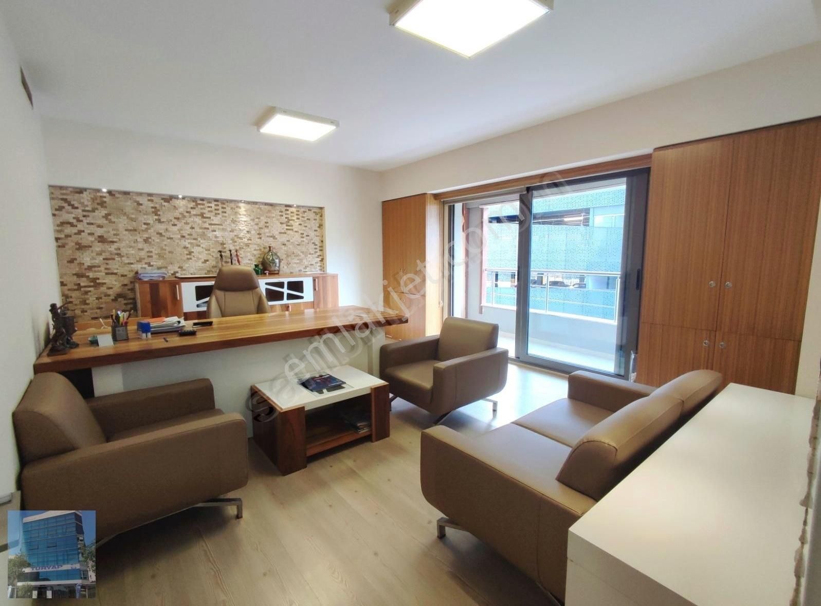 Bayraklı Adliye Yakınında Çolakoğlu Plaza'da 2+1 Kiralık Ofis