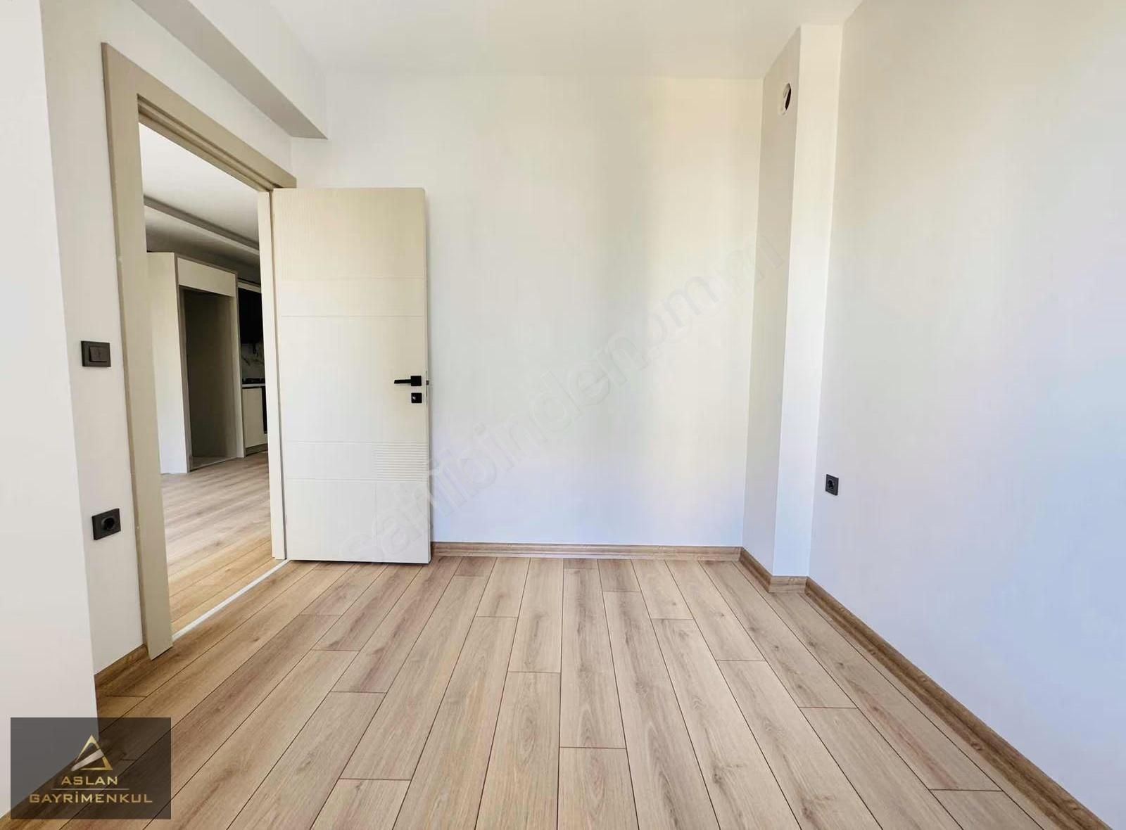 Aslan'dan Yeni Açılan Bulvar Yanı,gelişim Bölgesinde Satılık 1+1 - Görsel 4