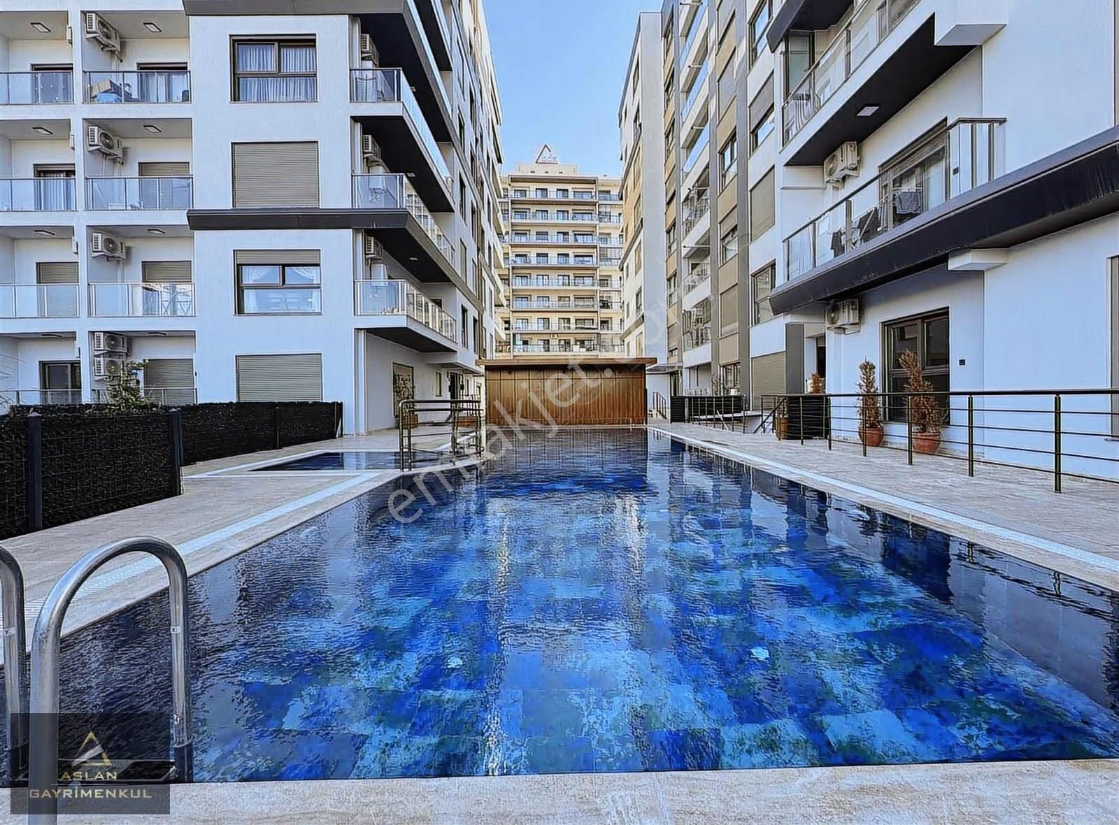 Aslan'dan Havuzlu Site İçerisinde, İzban Yakını Satılık 1+1