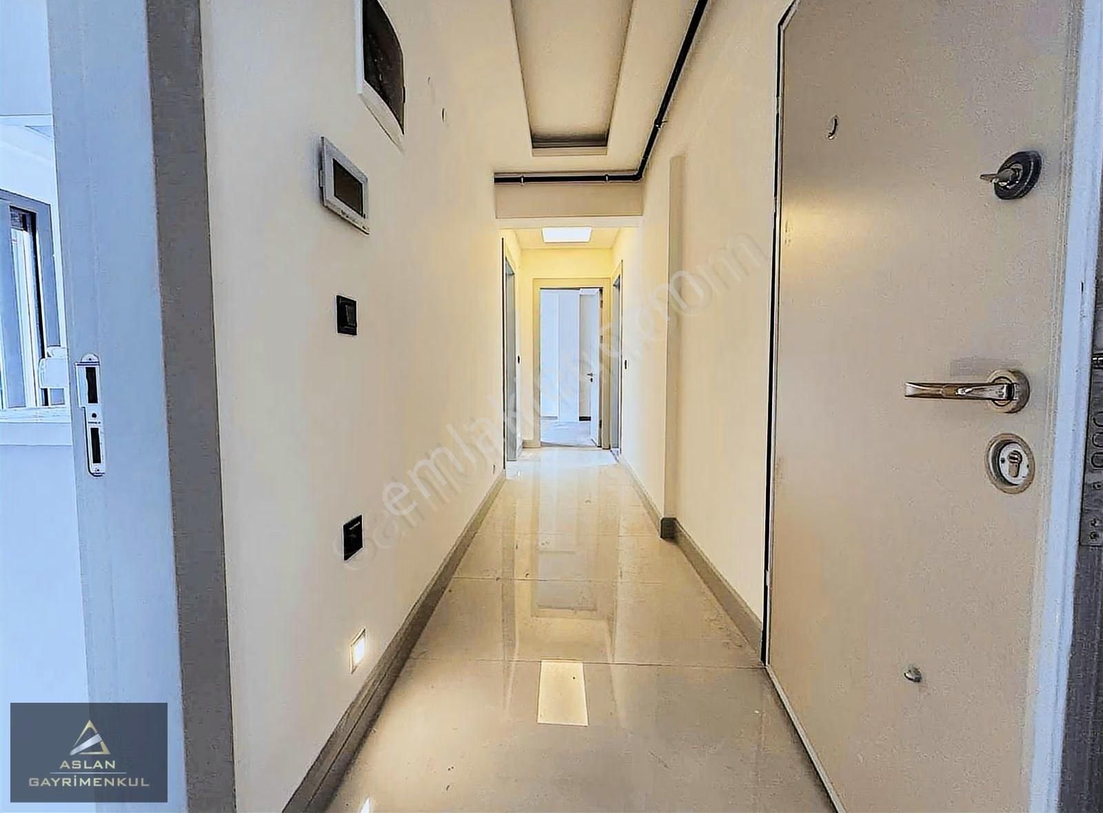 Aslan'dan Yalı'da Tramvay Yakını Satılık 3+1 Lüx Daire