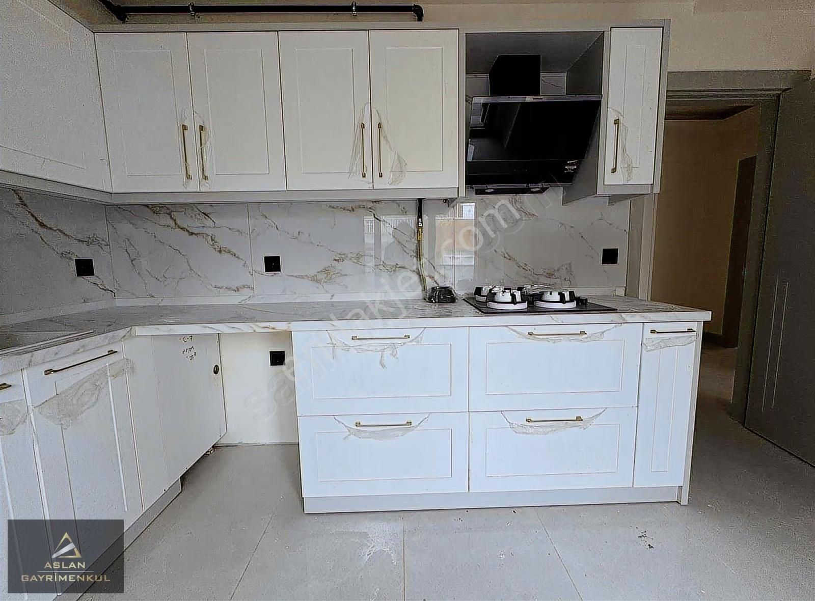 Aslan'dan Yalı'da Tramvay Yakını Satılık 3+1 Lüx Daire - Görsel 18