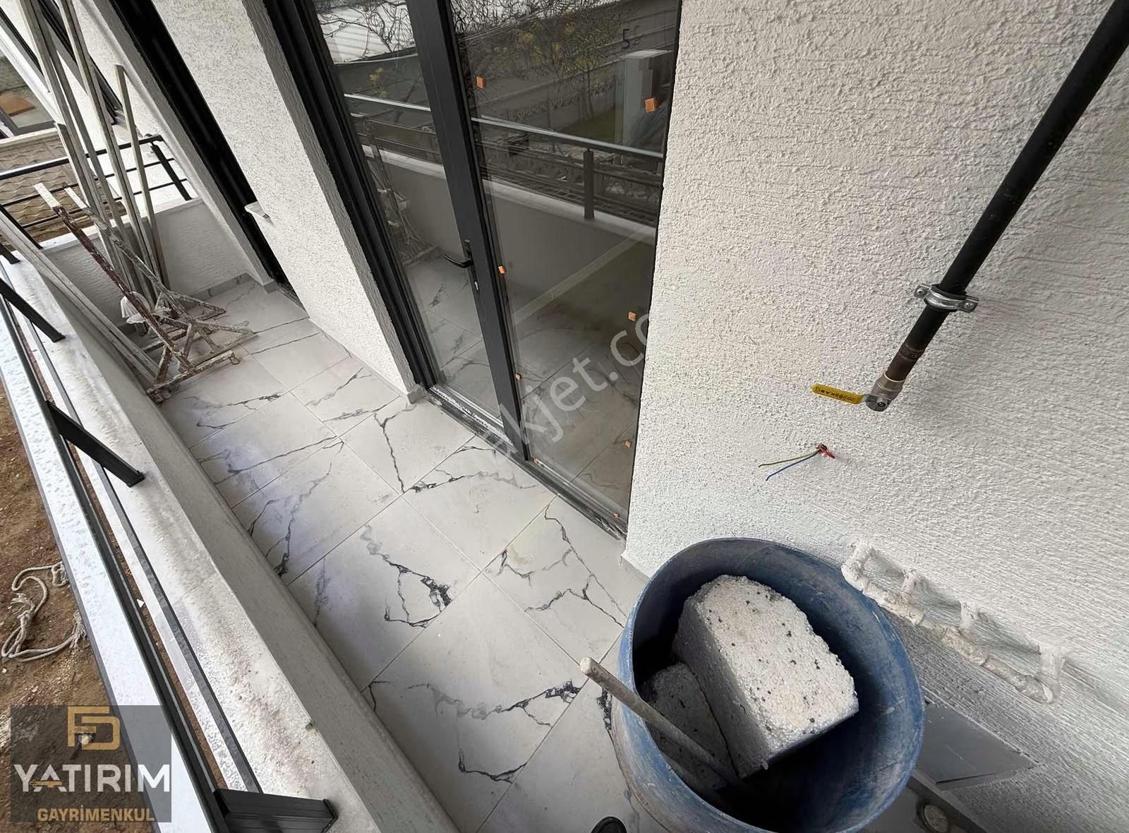 Tuzla Caddesi Üzeri Lüks Yerden Isıtmalı2+1 Yüksek Giriş Daire - Görsel 9