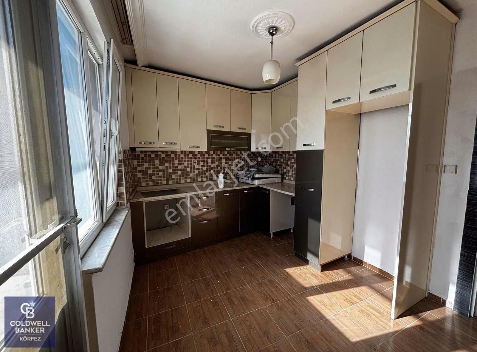 Edremit Diş Hastanesi Mevkisinde Kiralık 2+1 Ayrı Mutfak Daire - Görsel 3