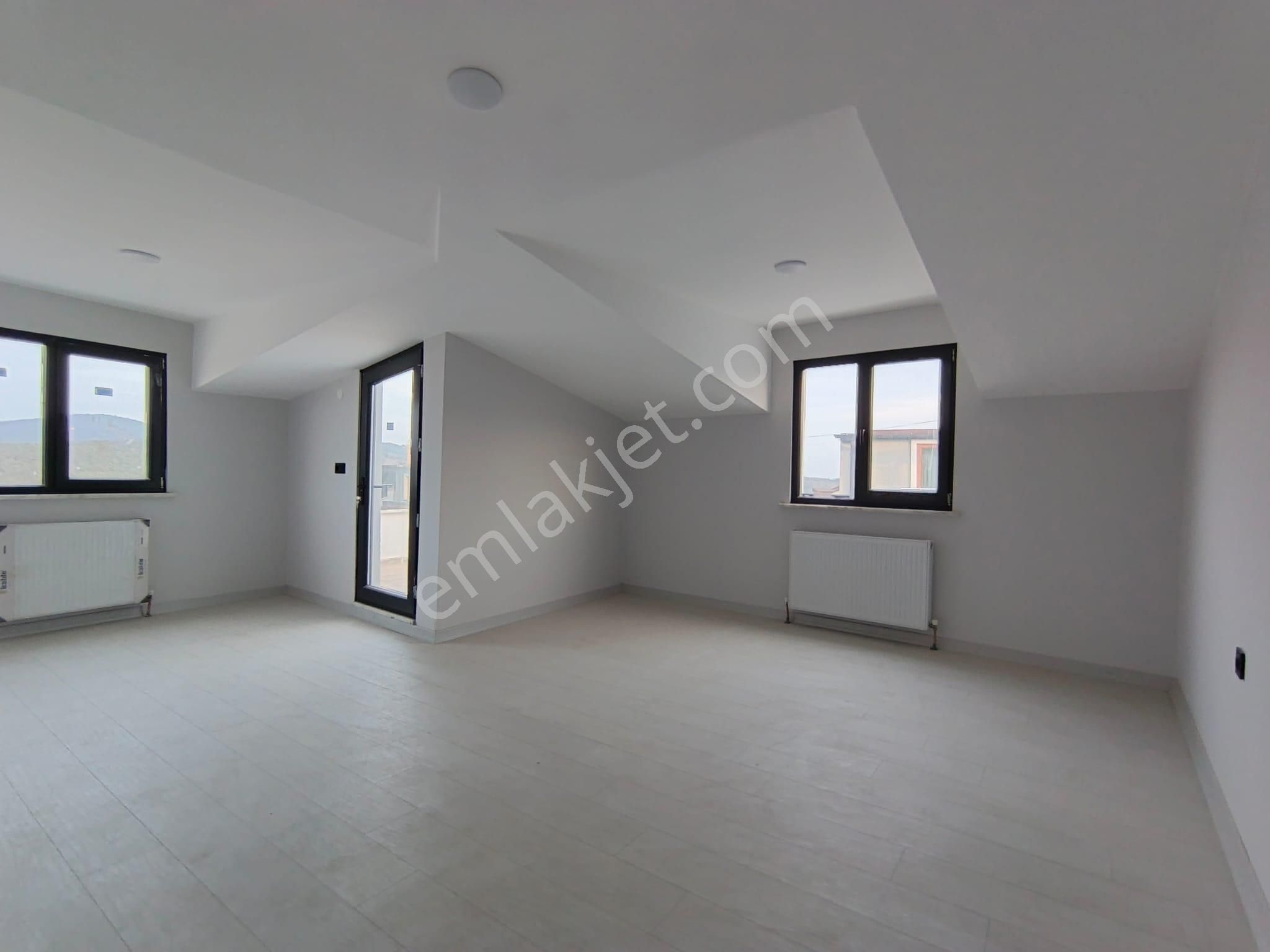 Çekmeköy Merkez Mh Satılık Ultra Lüks 5+2 220m² Çatı Dubleks - Görsel 24