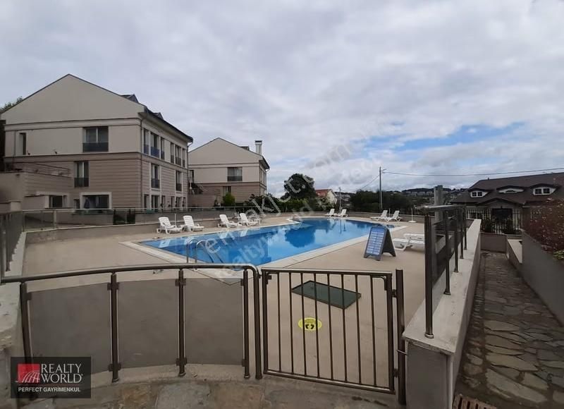 *realty World*zekeriyaköy Dragani Sitesinde Kiralık Bahçe Dublex