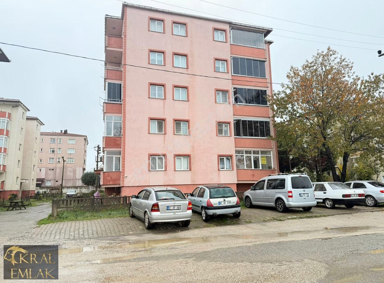 Ayazlı Mahallesinde Site İçinde Uygun Fiyata Satılık 3+1 Daire