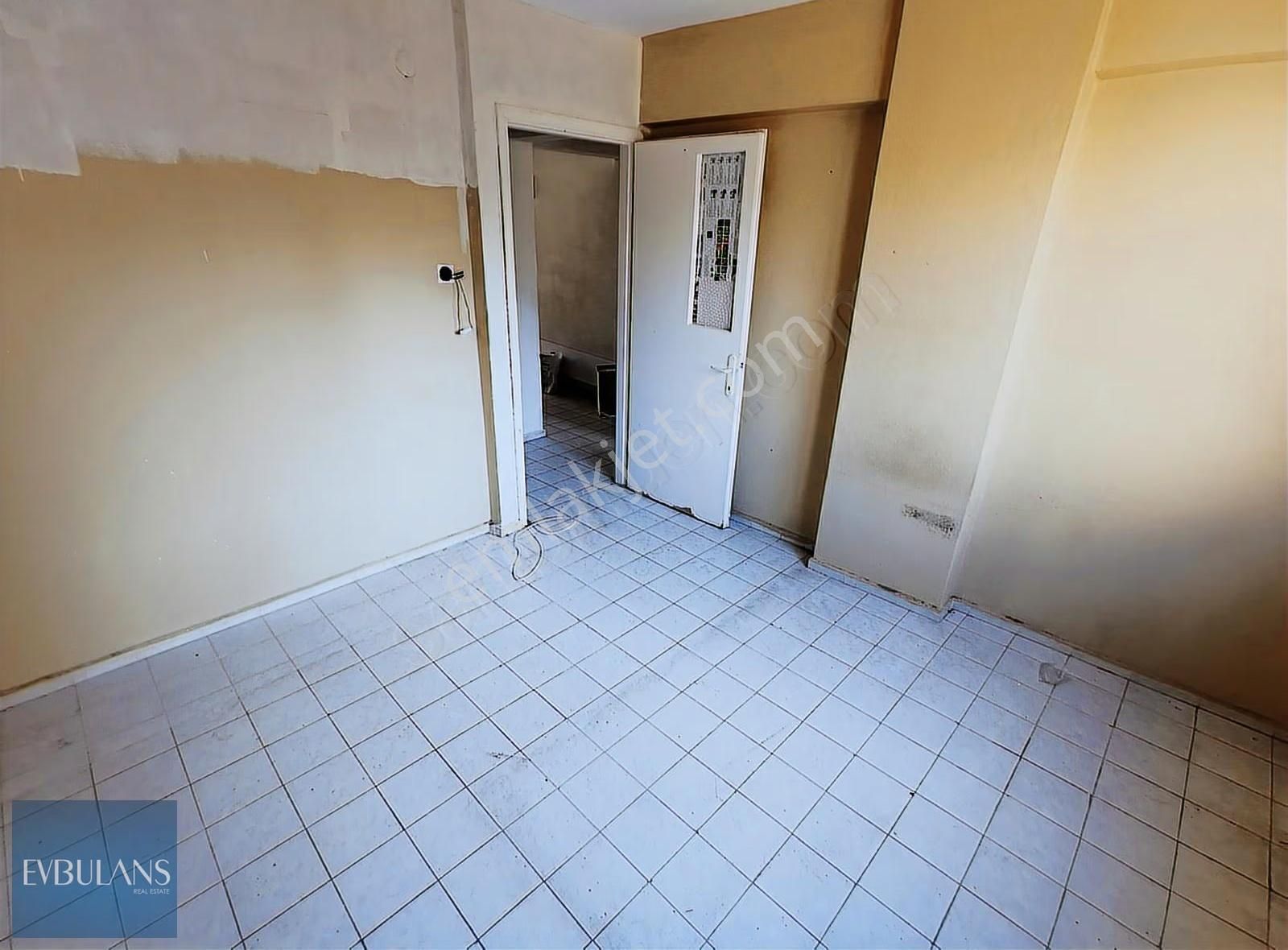 Nergiz Çarşı İçerisinde Geniş Sokak Ara Kat 2+1 Daire - Görsel 3