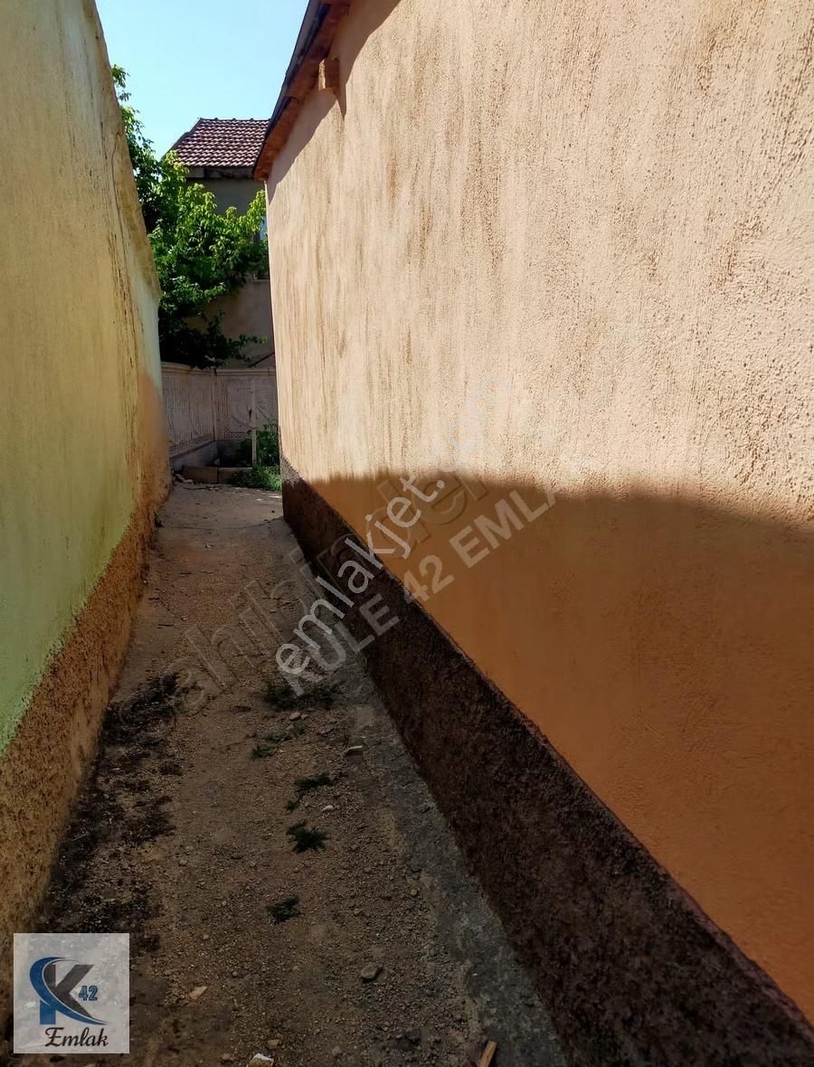 Yunak Karataş Mahallesinde Güzel Konumda Müstakil Bahçeli Ev - Görsel 13