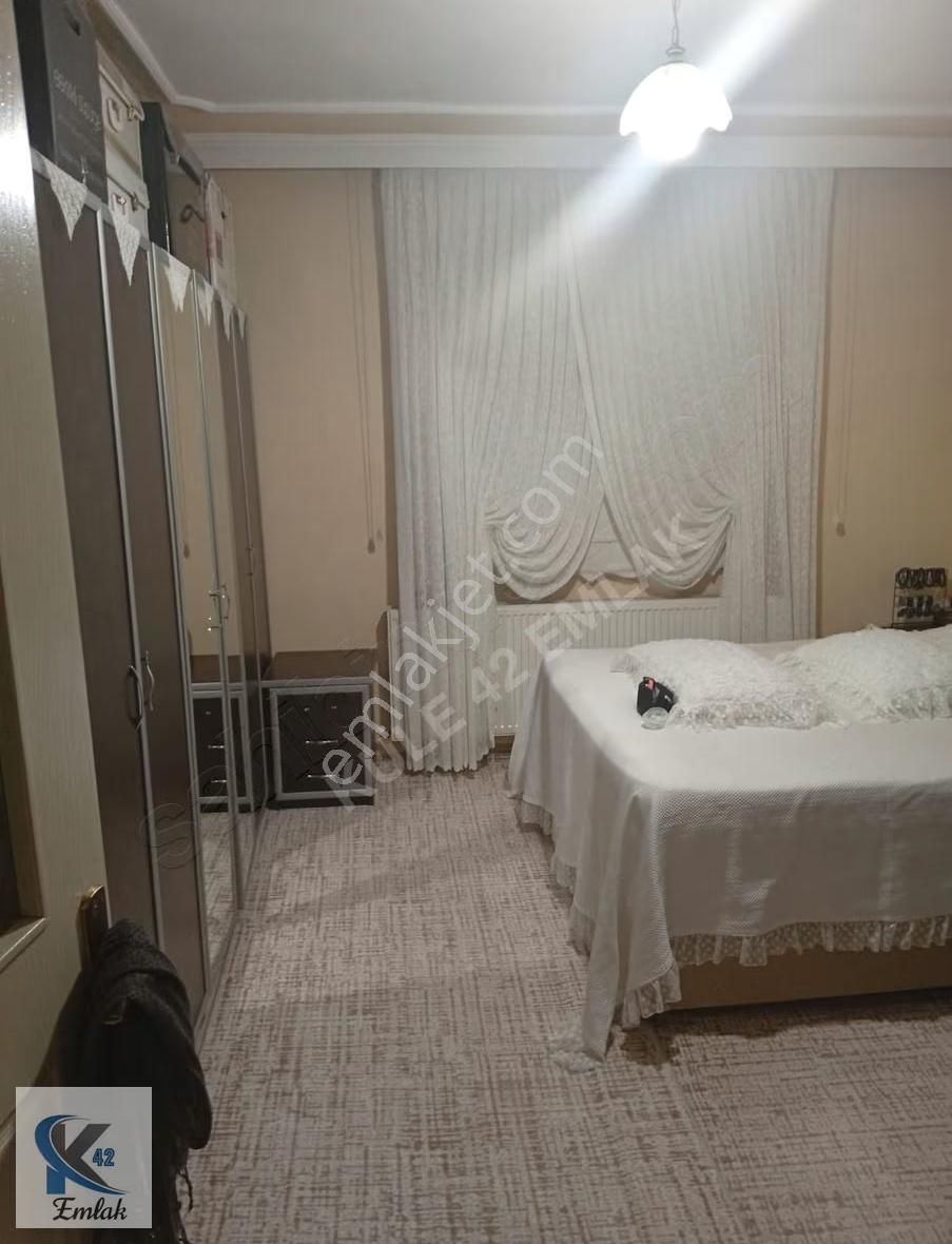 Yunak Karataş Mahallesinde Güzel Konumda Müstakil Bahçeli Ev - Görsel 10