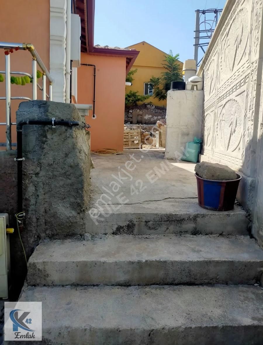 Yunak Karataş Mahallesinde Güzel Konumda Müstakil Bahçeli Ev - Görsel 28