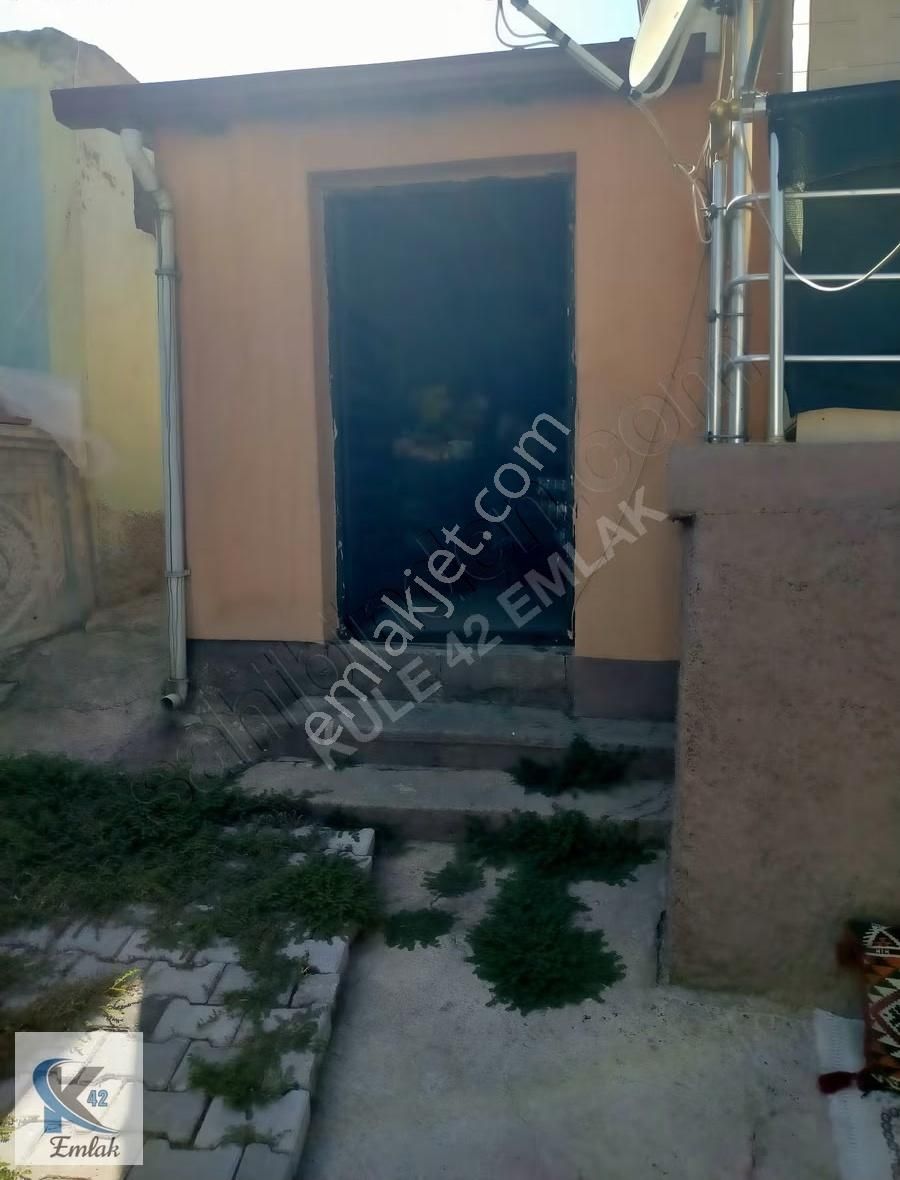 Yunak Karataş Mahallesinde Güzel Konumda Müstakil Bahçeli Ev - Görsel 32