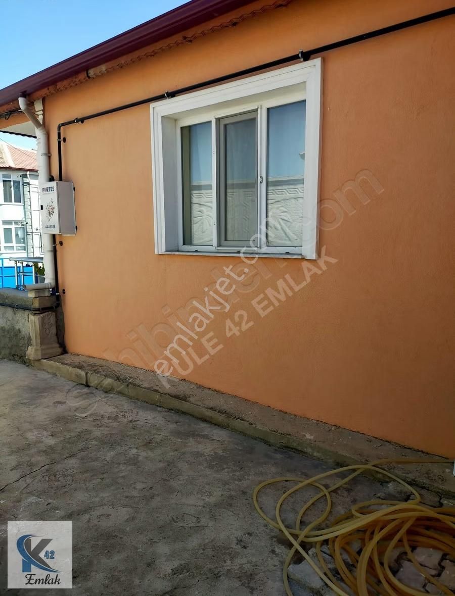 Yunak Karataş Mahallesinde Güzel Konumda Müstakil Bahçeli Ev - Görsel 4