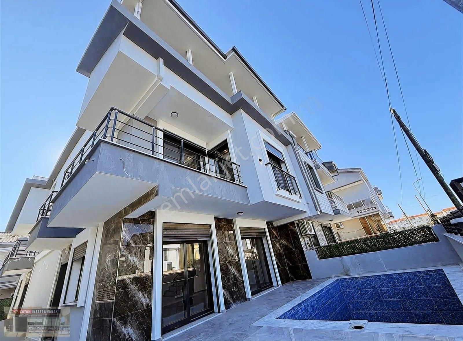 Efelerde Satılık 3+1 Özel Havuzlu Müstakil Villa