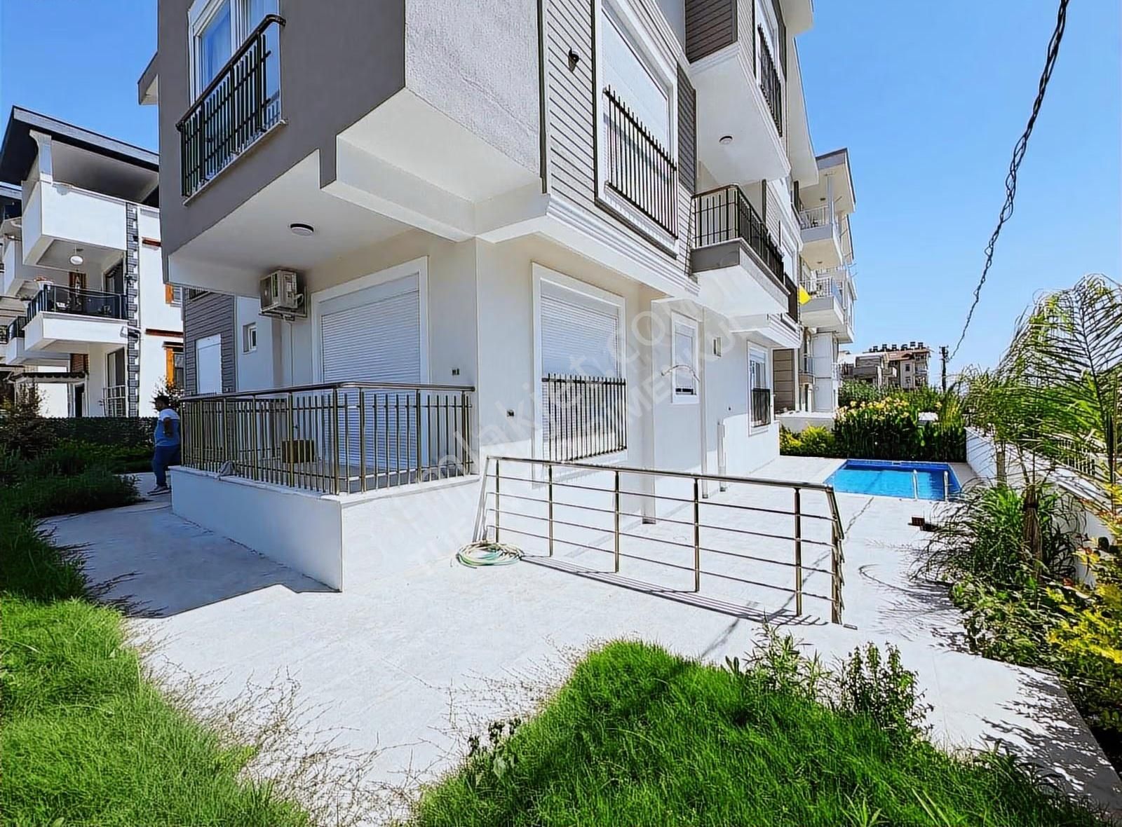 Ilıca Merkezde Kiralık Havuzlı Sıfır 3+1 Dubleks - Görsel 12