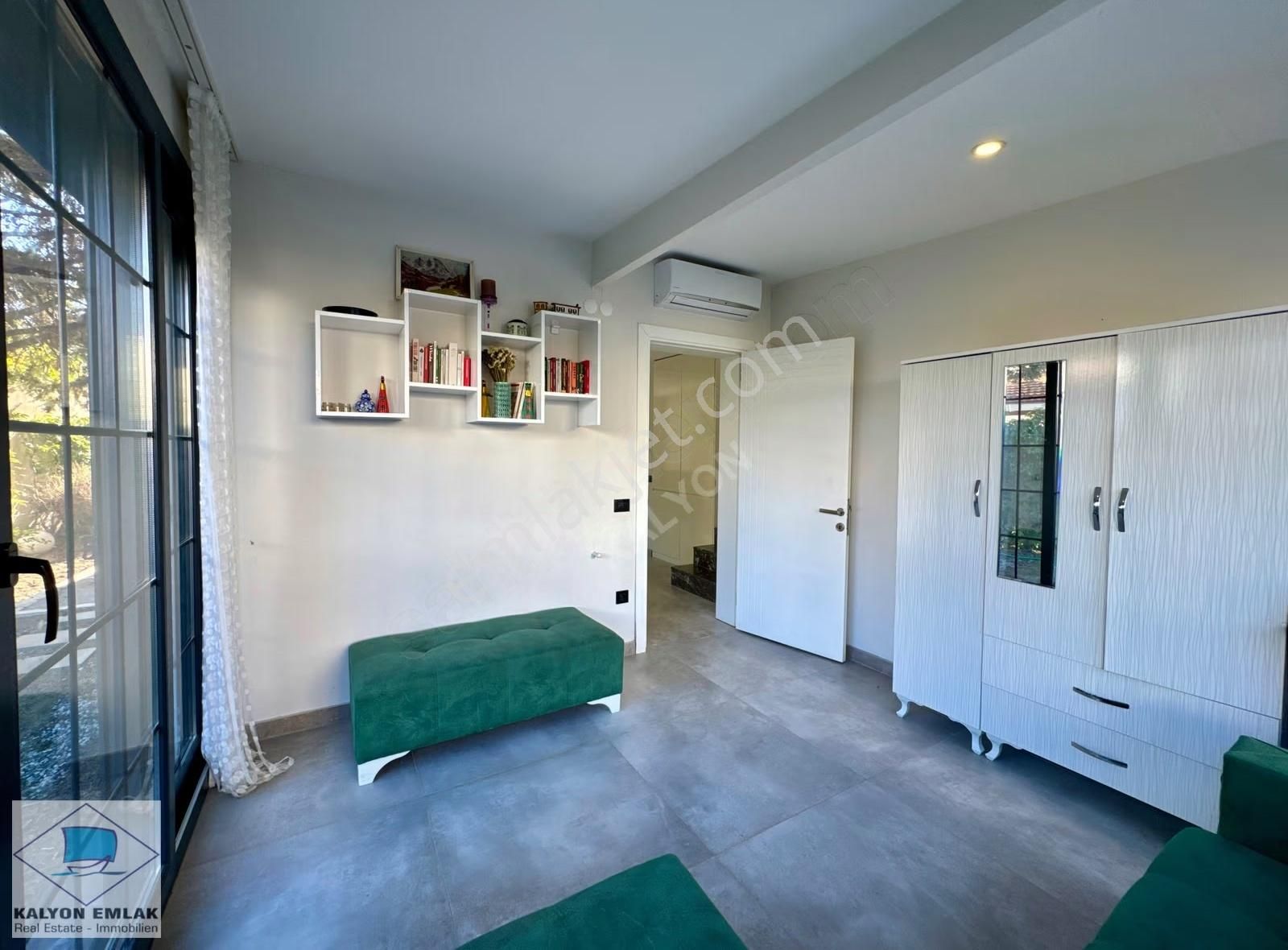 Alaçatı'da Satılık Müstakil Havuzlu Modern Tasarım Özel Villa - Görsel 4