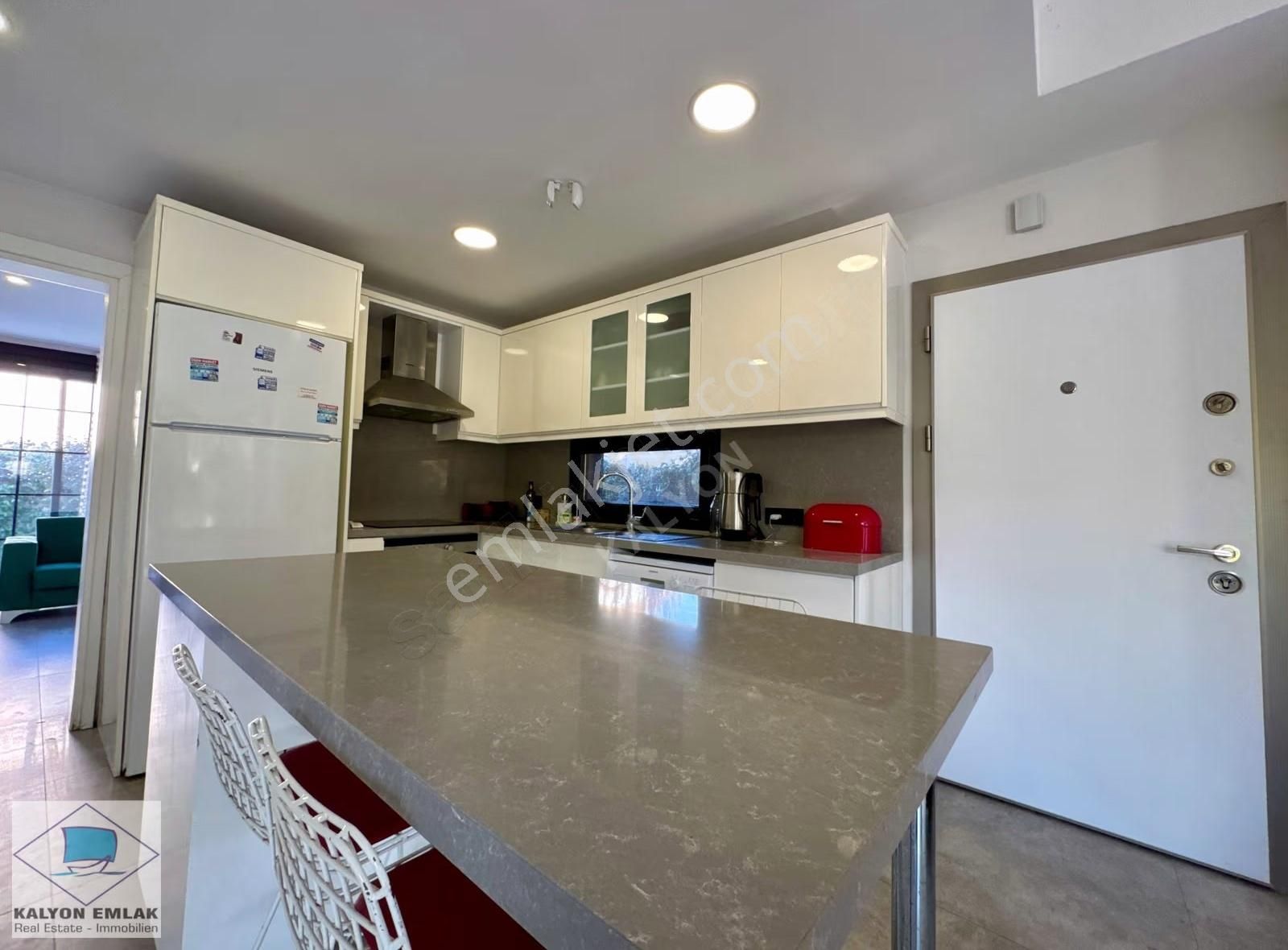 Alaçatı'da Satılık Müstakil Havuzlu Modern Tasarım Özel Villa - Görsel 2