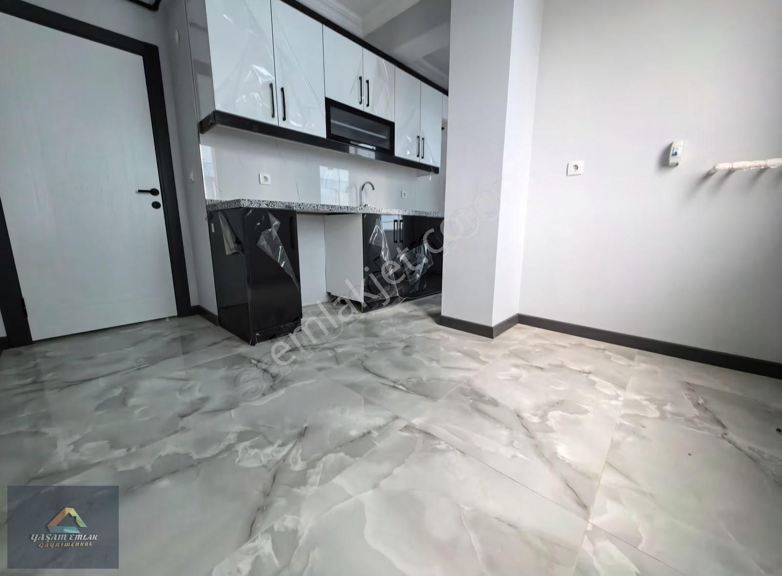 Sultanbeyli Mimar Sinan Mahallesi Satılık Ara Kat 2+1 Lüks Daire - Görsel 24