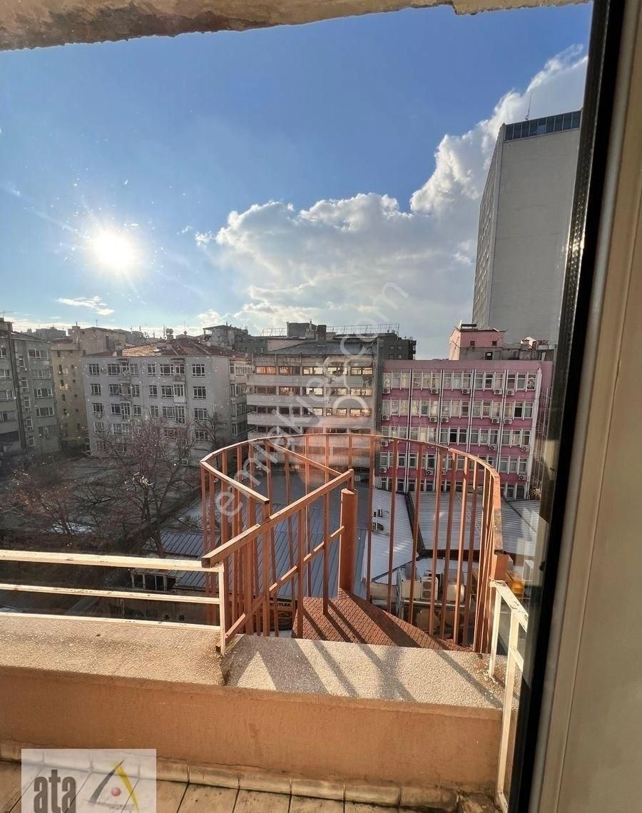 Selanik Caddesinde Katta Tek Daire Asansörlü - Görsel 8